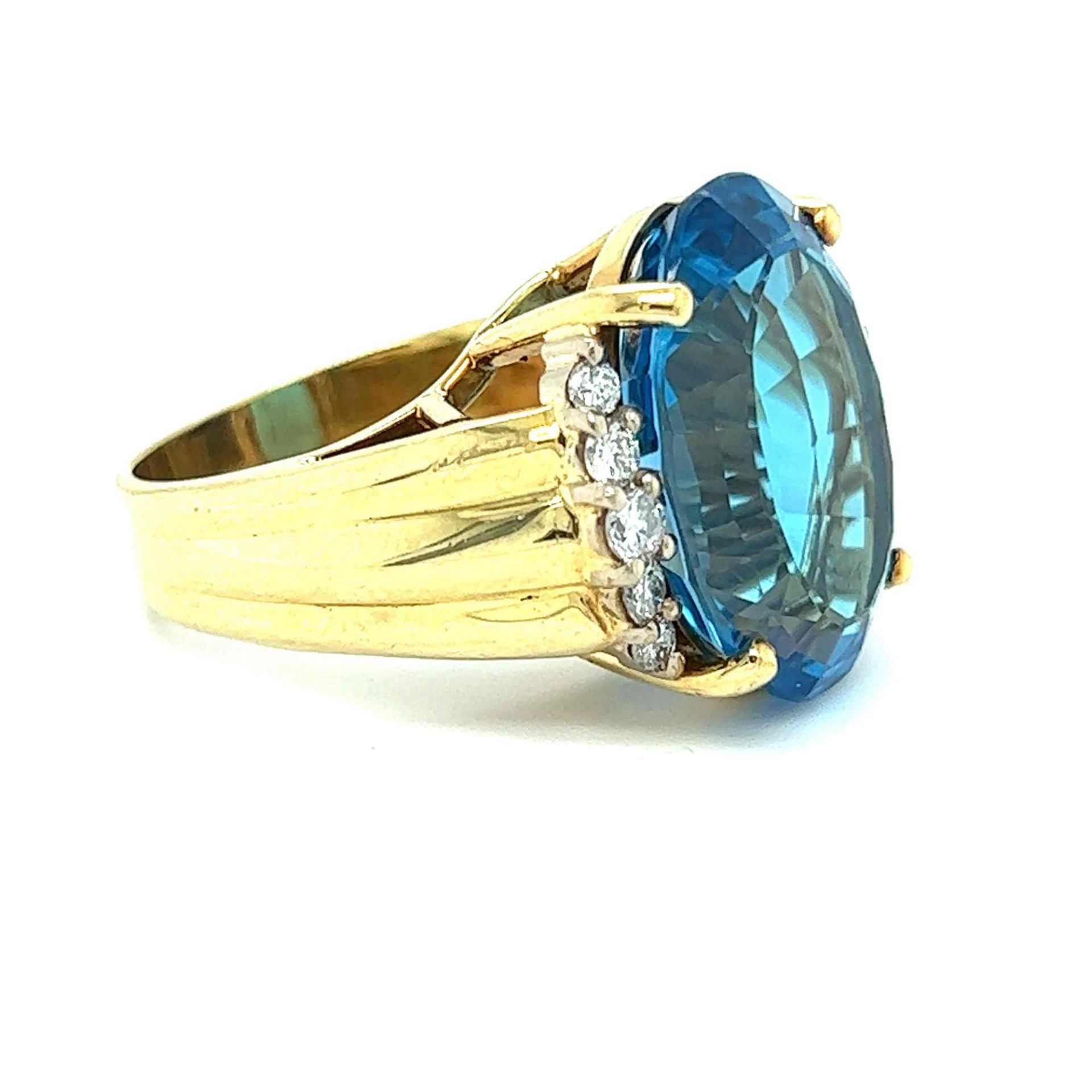 ESTATE BLUE TOPAZ AND DIAMOND RING 18K GOLD - Image 2 of 3