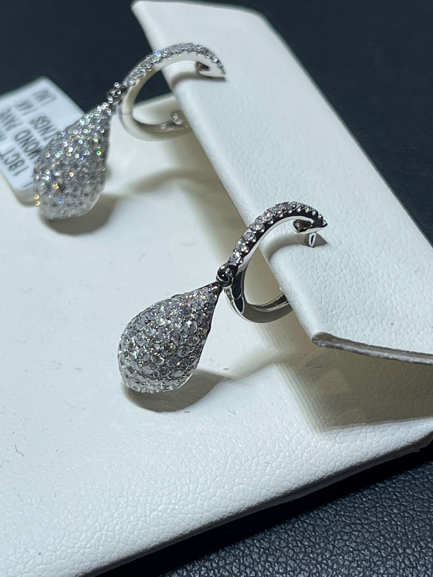 14KT WHITE GOLD PAVE DIAMOND DANGLE EARRINGS 1.18CT DIAMONDS - Image 2 of 3