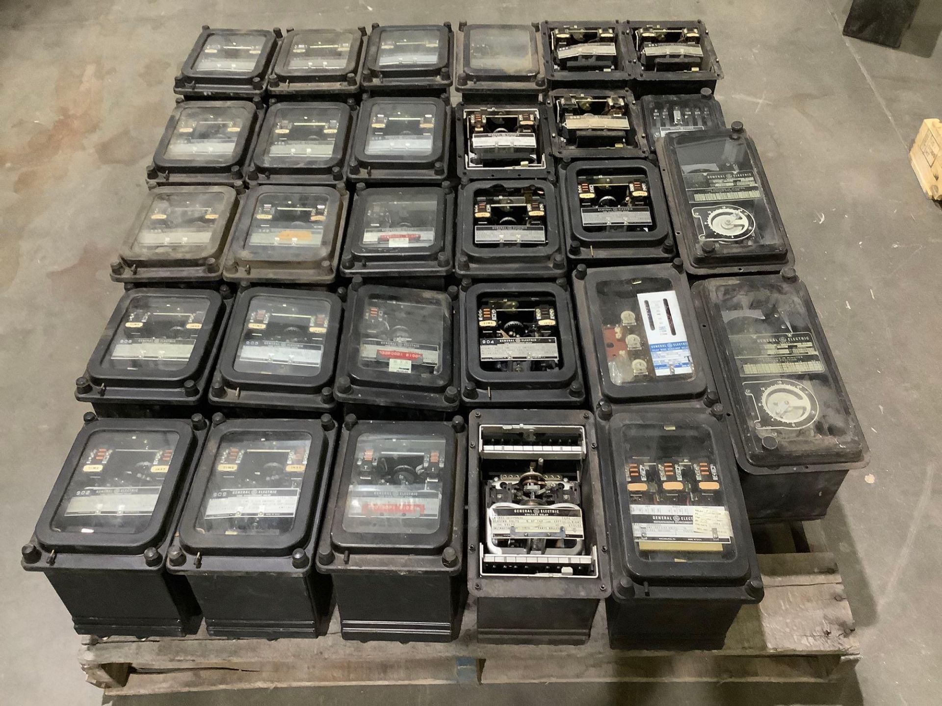 PALLET OF ASSORTED GENERAL ELECTRIC RELY, GENERAL ELECTRIC TIME OVERCURRENT RELAY, GENERAL ELECTRIC