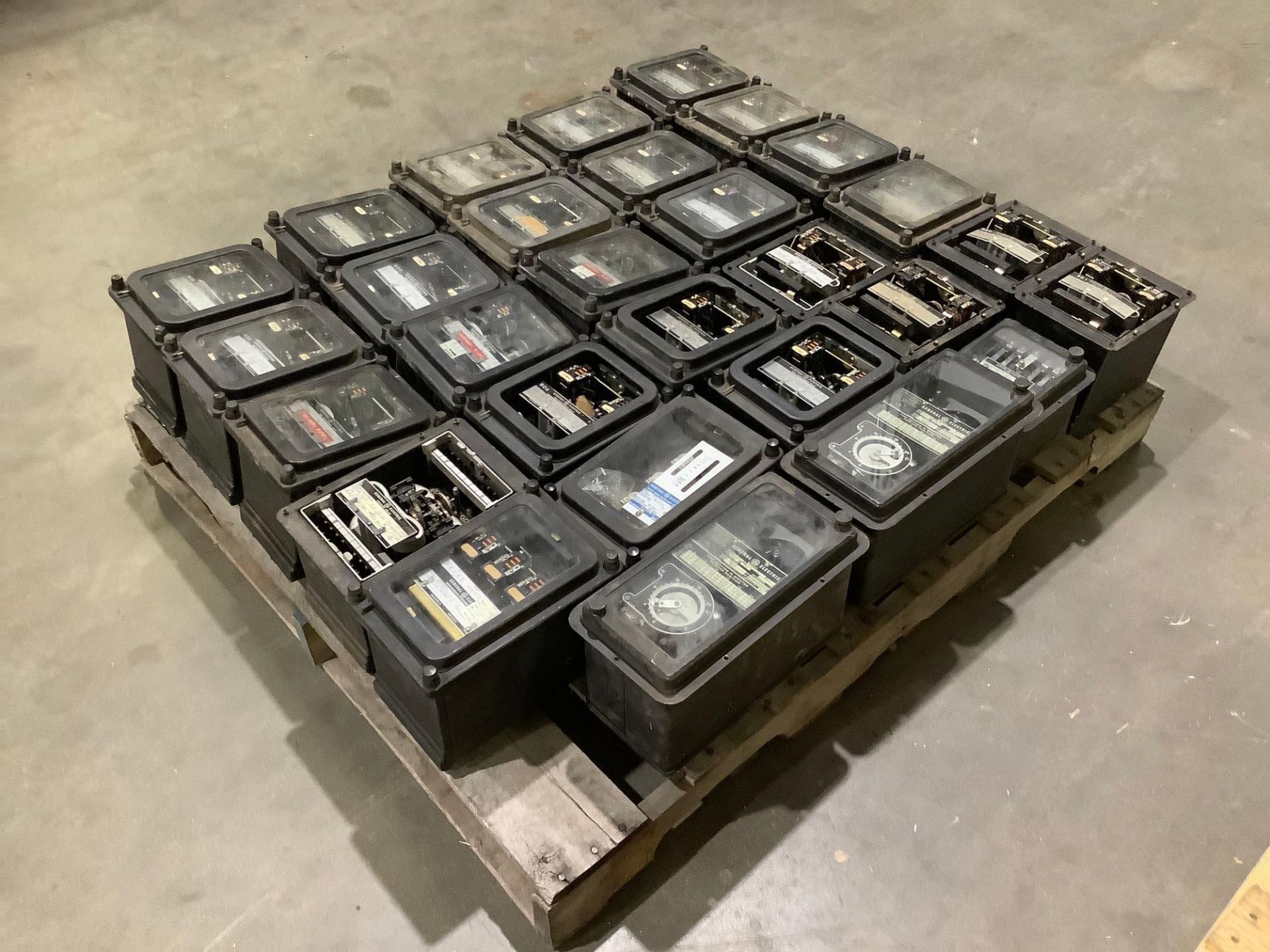 PALLET OF ASSORTED GENERAL ELECTRIC RELY, GENERAL ELECTRIC TIME OVERCURRENT RELAY, GENERAL ELECTRIC - Image 2 of 8