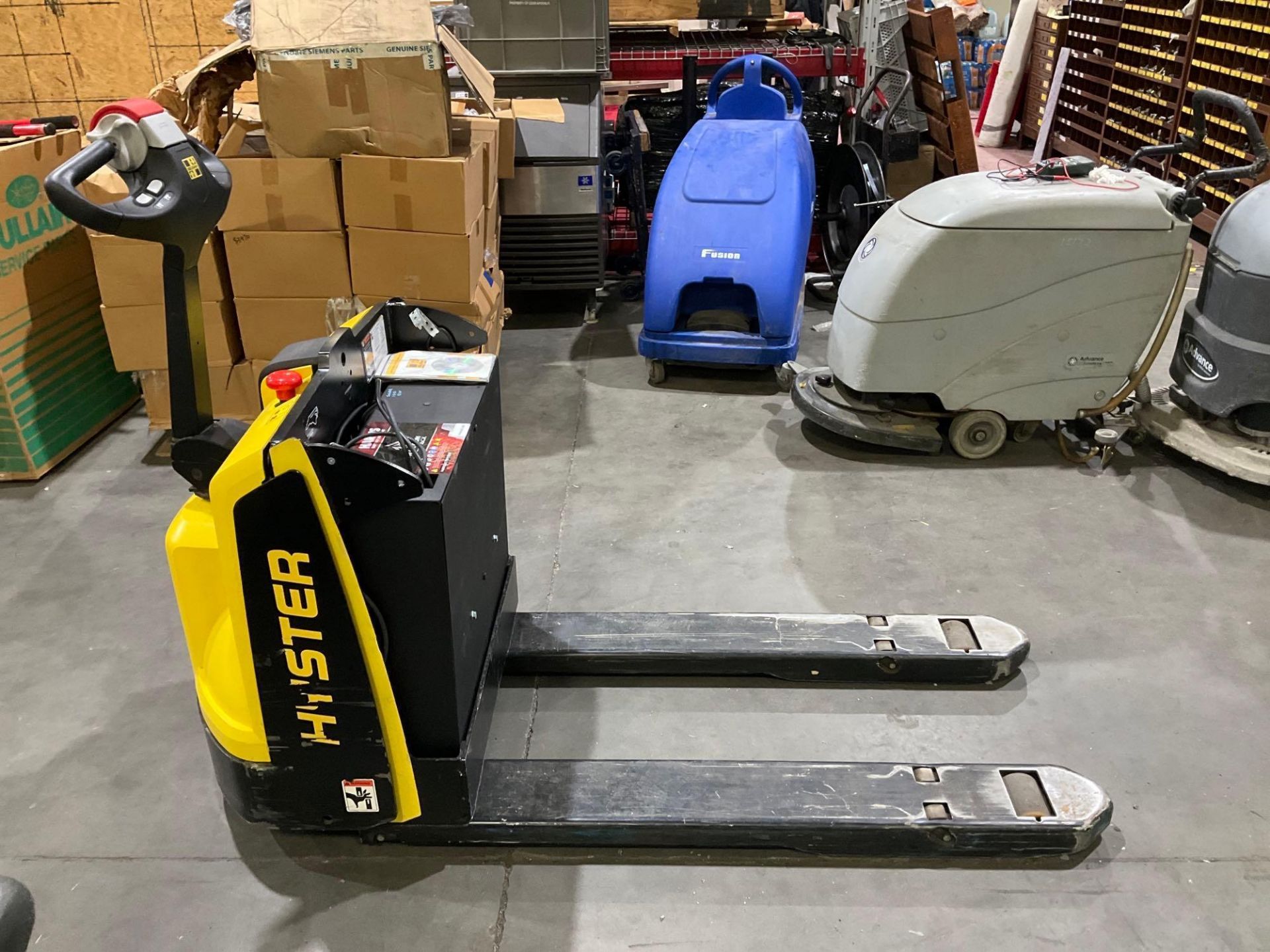 2016 HYSTER PALLET JACK MODEL W45Z-HD, ELECTRIC, APPROX 24 VOLTS, APPROX MAX CAPACITY 4500LBS, RUNS - Image 8 of 12