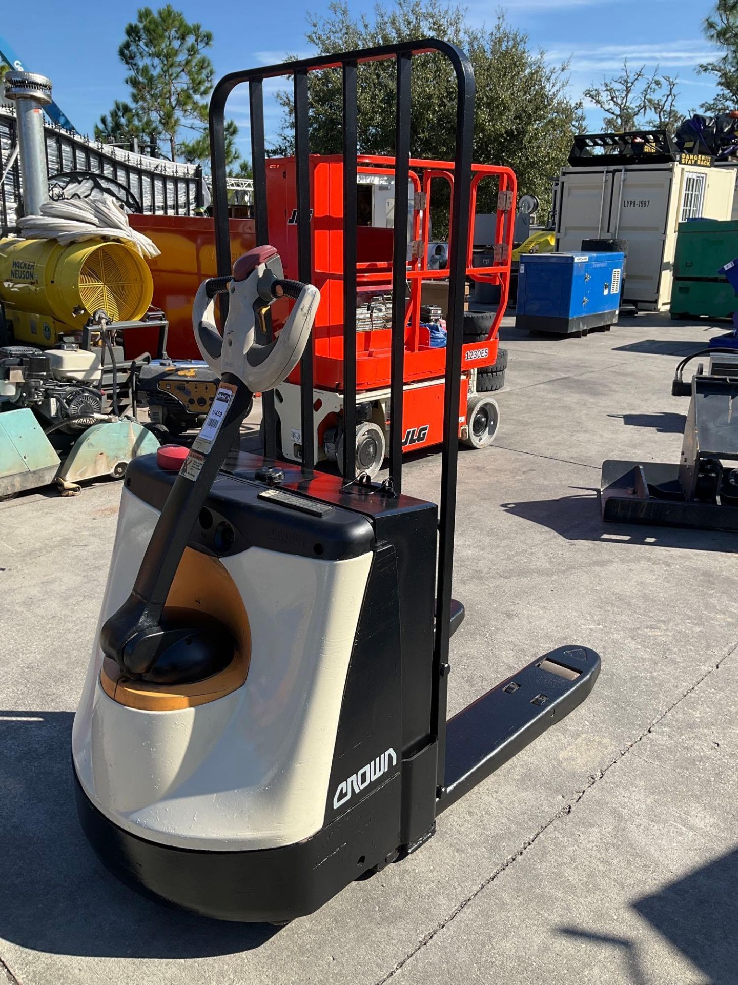 CROWN 2300 SERIES PALLET JACK MODEL WP2330-45, ELECTRIC, APPROX 24 VOLTS, APPROX MAX CAPACITY 4500LB