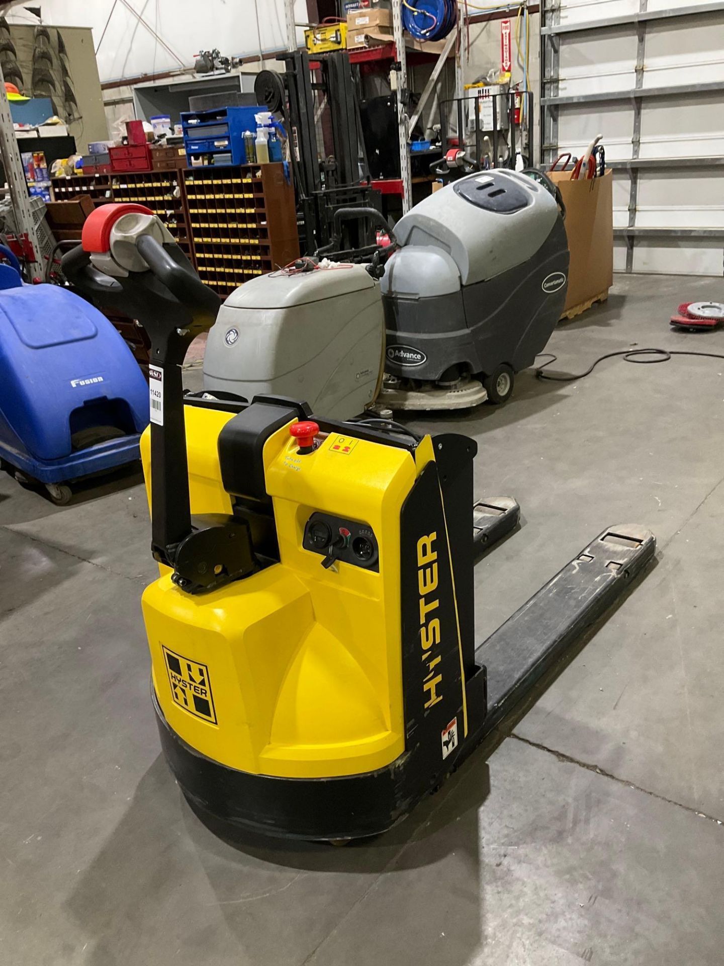 2016 HYSTER PALLET JACK MODEL W45Z-HD, ELECTRIC, APPROX 24 VOLTS, APPROX MAX CAPACITY 4500LBS, RUNS - Image 7 of 12