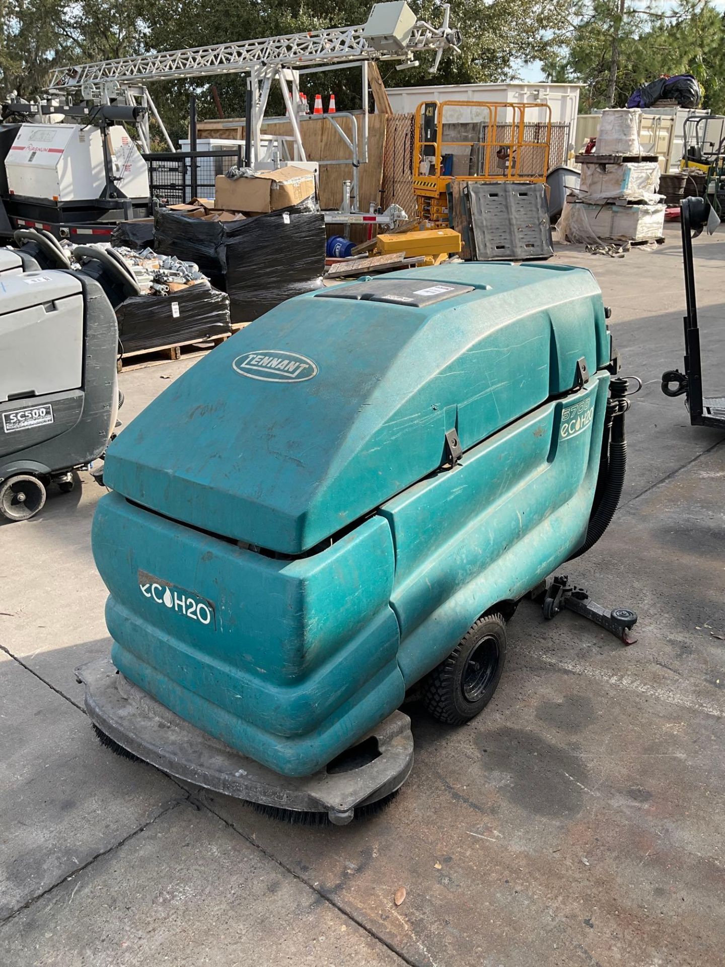 TENNANT ECH20 WALK BEHIND FLOOR SCRUBBER MODEL 5700, ELECTRIC, APPROX 36 DC VOLTS, APPROX 1800 W, AP