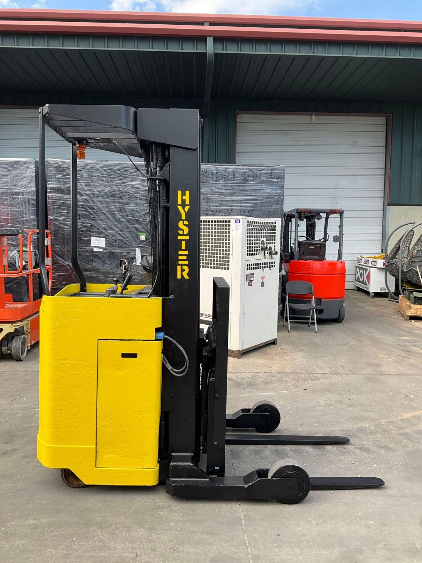 HYSTER FORKLIFT MODEL N40ER, ELECTRIC, APPROX MAX CAPACITY 4000LBS, APPROX MAX HEIGHT 213in, TILT, S - Image 6 of 13