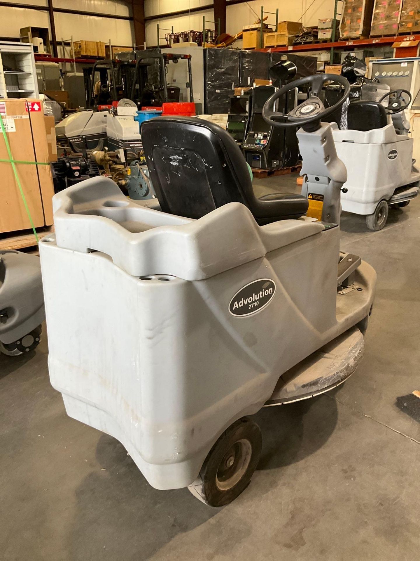 NILFISK ADVANCE RIDE ON FLOOR BURNISHER MODEL ADVOLUTION 2710, ELECTRIC, 36 VOLTS, ONE NEW BATTERY, - Image 5 of 14