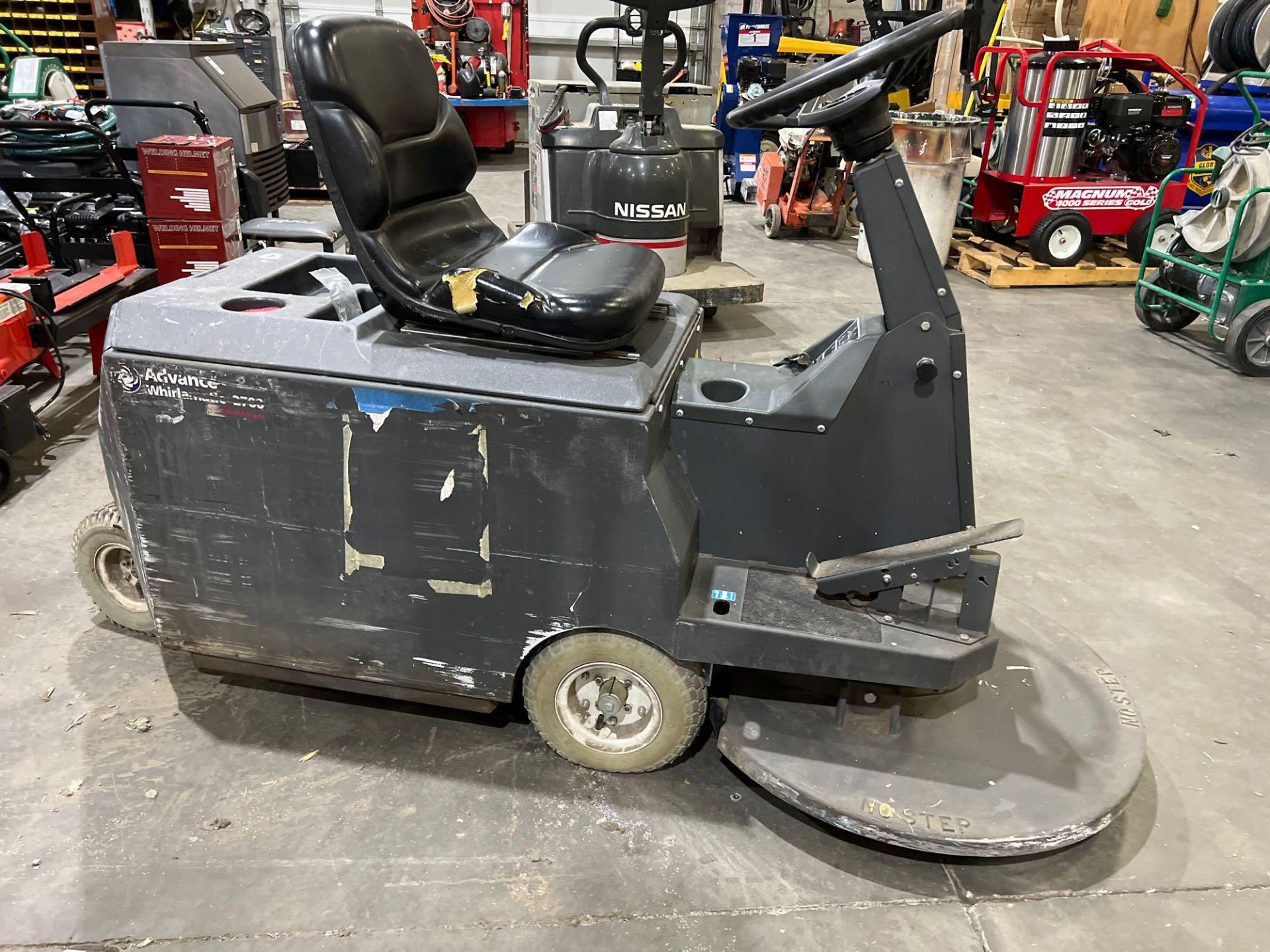 NILFISK ADVANCE WHIRLMATIC RIDE ON FLOOR BURNISHER MODEL 2700, NEEDS BRUSH, ELECTRIC, 36 VOLTS, RUNS - Image 4 of 9