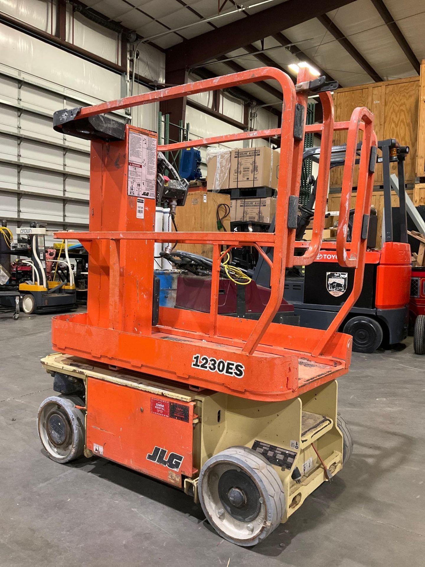 JLG MANLIFT MODEL 1230ES, ELECTRIC, APPROX MAX PLATFORM HEIGHT 12FT, NON MARKING TIRES, BUILT IN BAT - Image 2 of 12