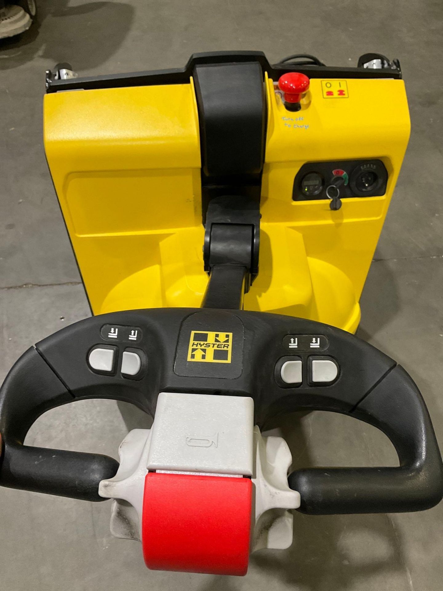 2016 HYSTER PALLET JACK MODEL W45Z-HD, ELECTRIC, APPROX 24 VOLTS, APPROX MAX CAPACITY 4500LBS, RUNS - Image 5 of 12