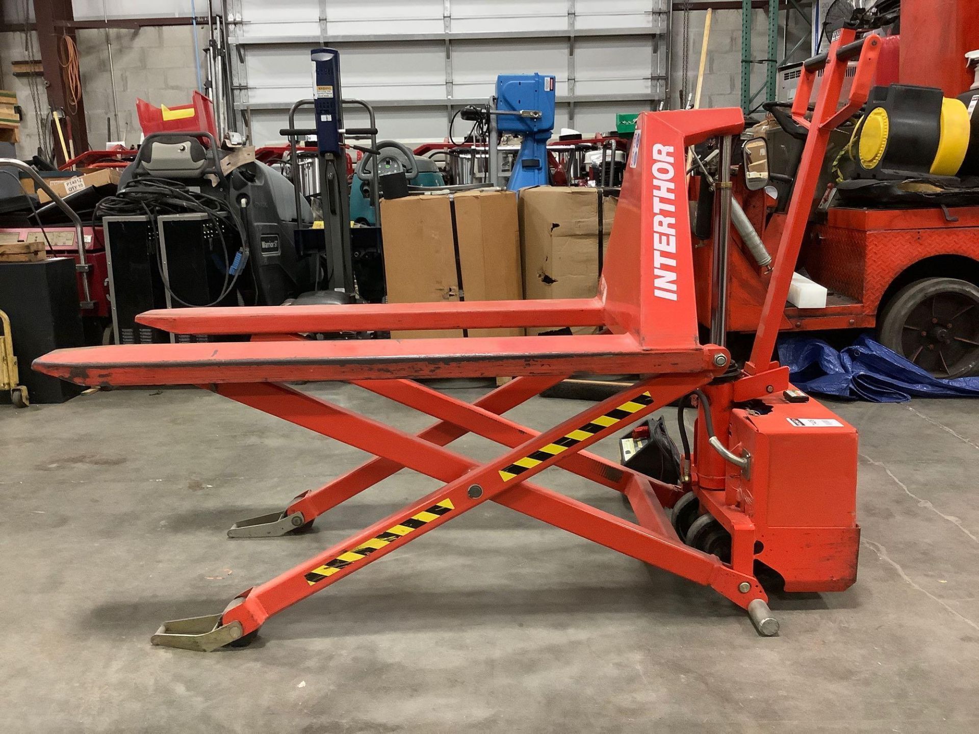 INTERTHOR THORK LIFT PALLET JACK MODEL EHL1000/3, ELECTRIC, 12 VOLTS, APPROX MAX CAPACITY 2200LBS, M - Image 2 of 12