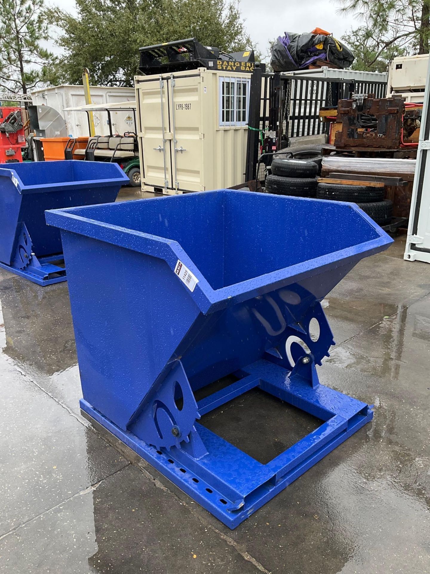 UNUSED 1CU YARD SELF DUMPING HOPPER WITH FORK POCKETS