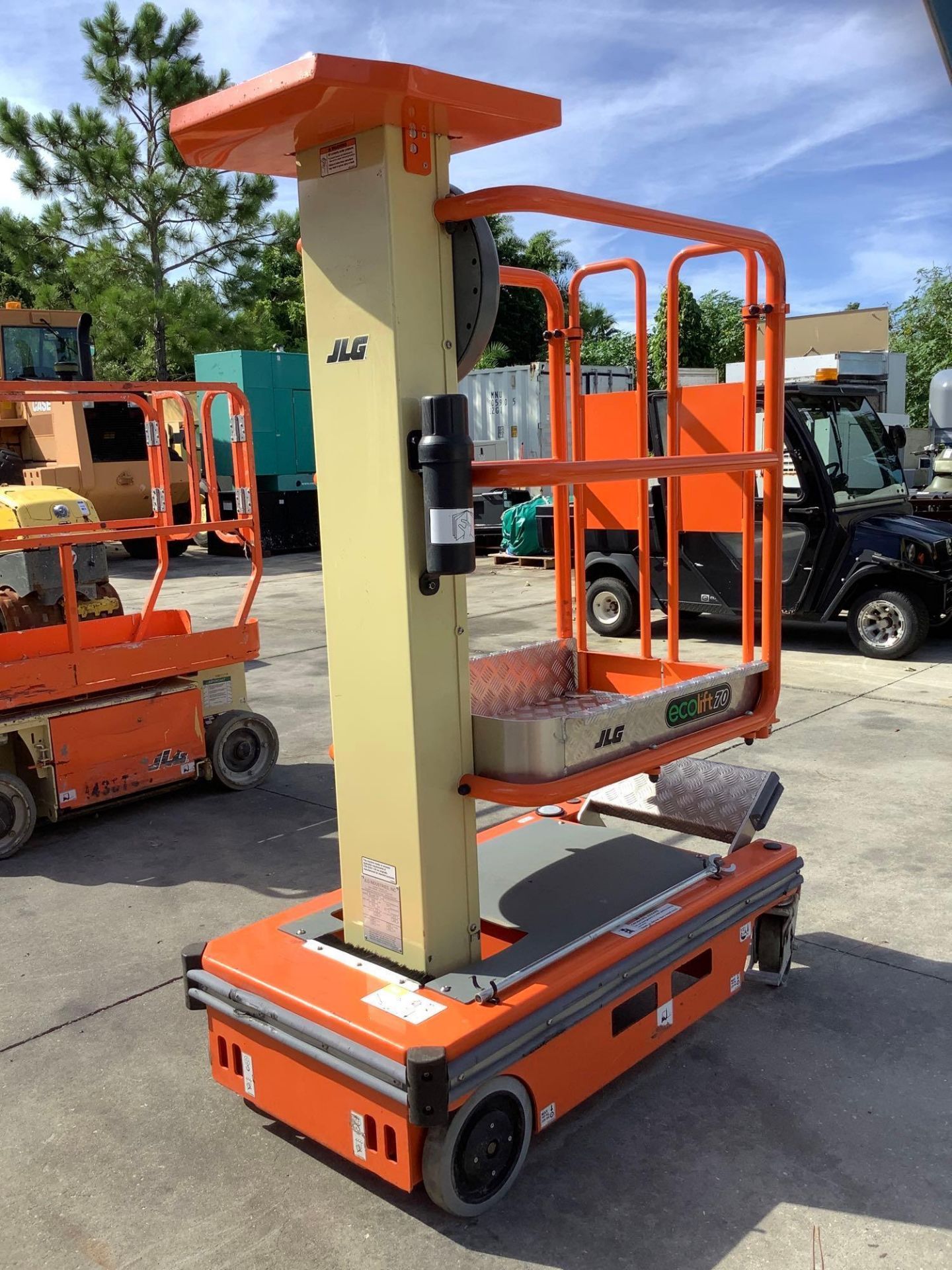 2018 JLG ECOLIFT 70,MANUAL, APPROX MAX PLATFORM HEIGHT 7FT, NON MARKING TIRES - Image 6 of 10