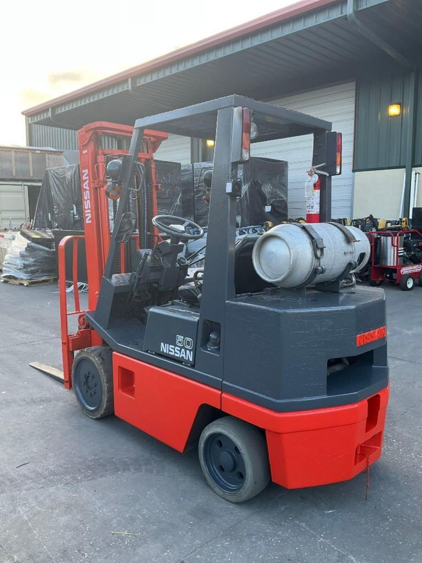 NISSAN FORKLIFT MODEL CPH02A25V, LP POWERED, APPROX MAX CAPACITY 5000LBS, APPROX MAX HEIGHT 130in, T - Image 5 of 11