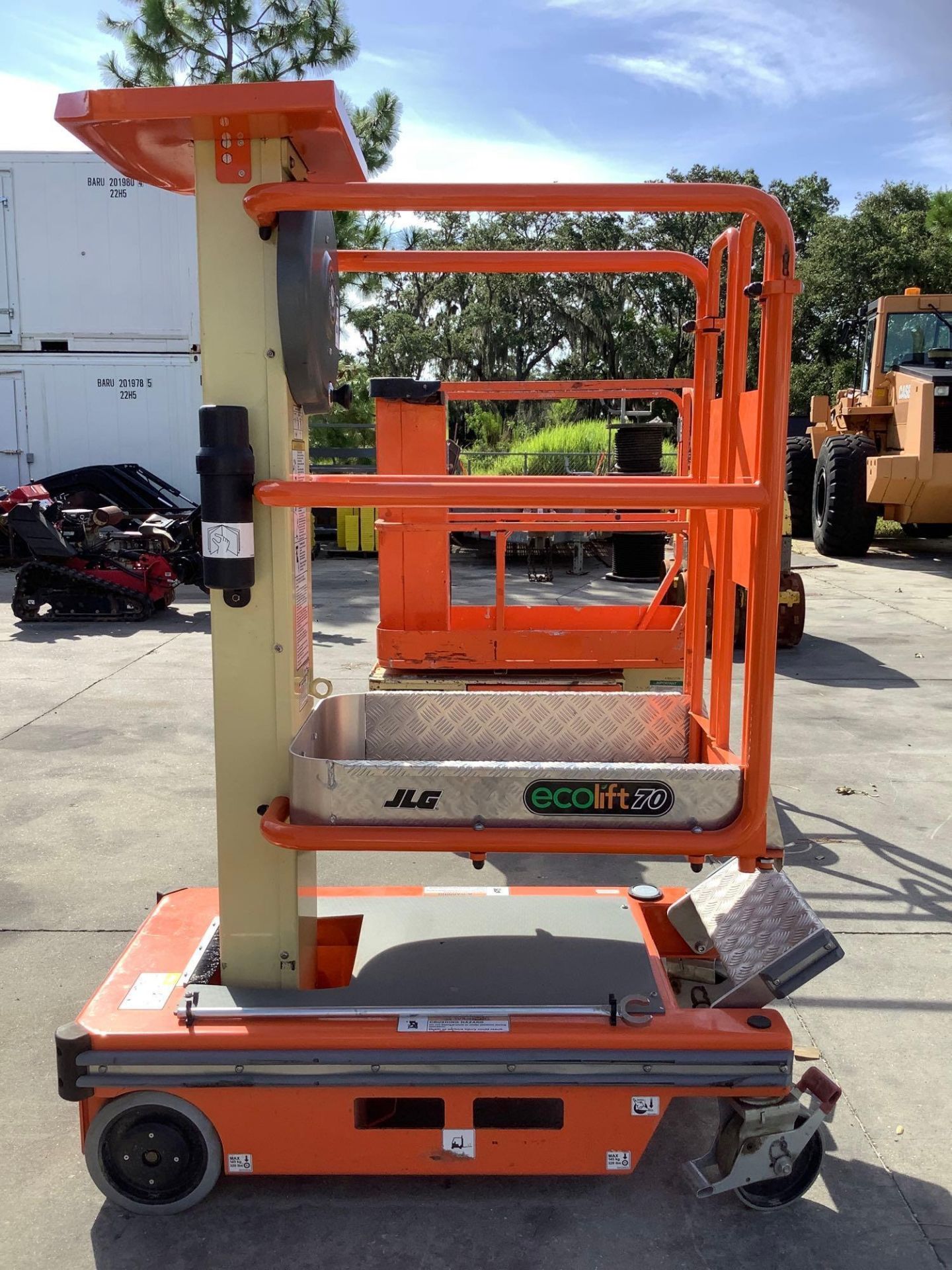 2018 JLG ECOLIFT 70,MANUAL, APPROX MAX PLATFORM HEIGHT 7FT, NON MARKING TIRES - Image 7 of 10