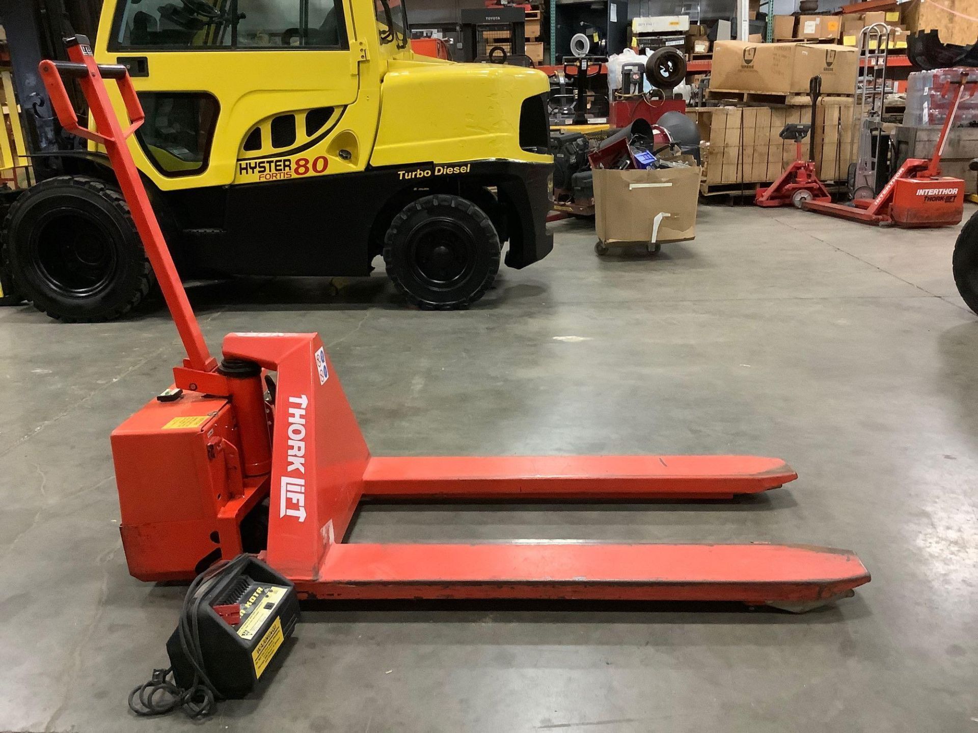 INTERTHOR THORK LIFT PALLET JACK MODEL EHL1000/3, ELECTRIC, 12 VOLTS, APPROX MAX CAPACITY 2200LBS, M - Image 6 of 12