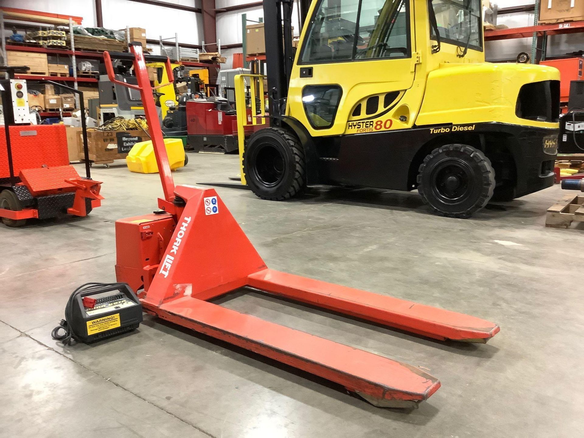 INTERTHOR THORK LIFT PALLET JACK MODEL EHL1000/3, ELECTRIC, 12 VOLTS, APPROX MAX CAPACITY 2200LBS, M - Image 4 of 12