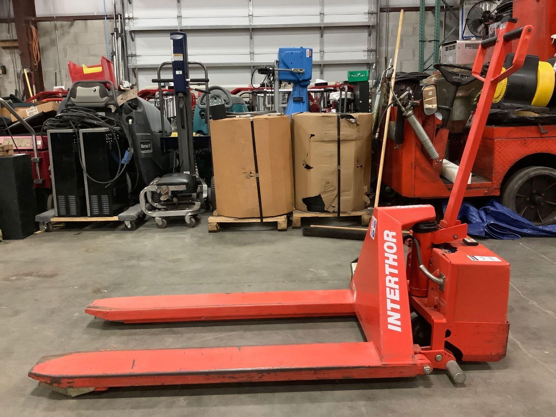 INTERTHOR THORK LIFT PALLET JACK MODEL EHL1000/3, ELECTRIC, 12 VOLTS, APPROX MAX CAPACITY 2200LBS, M - Image 8 of 12