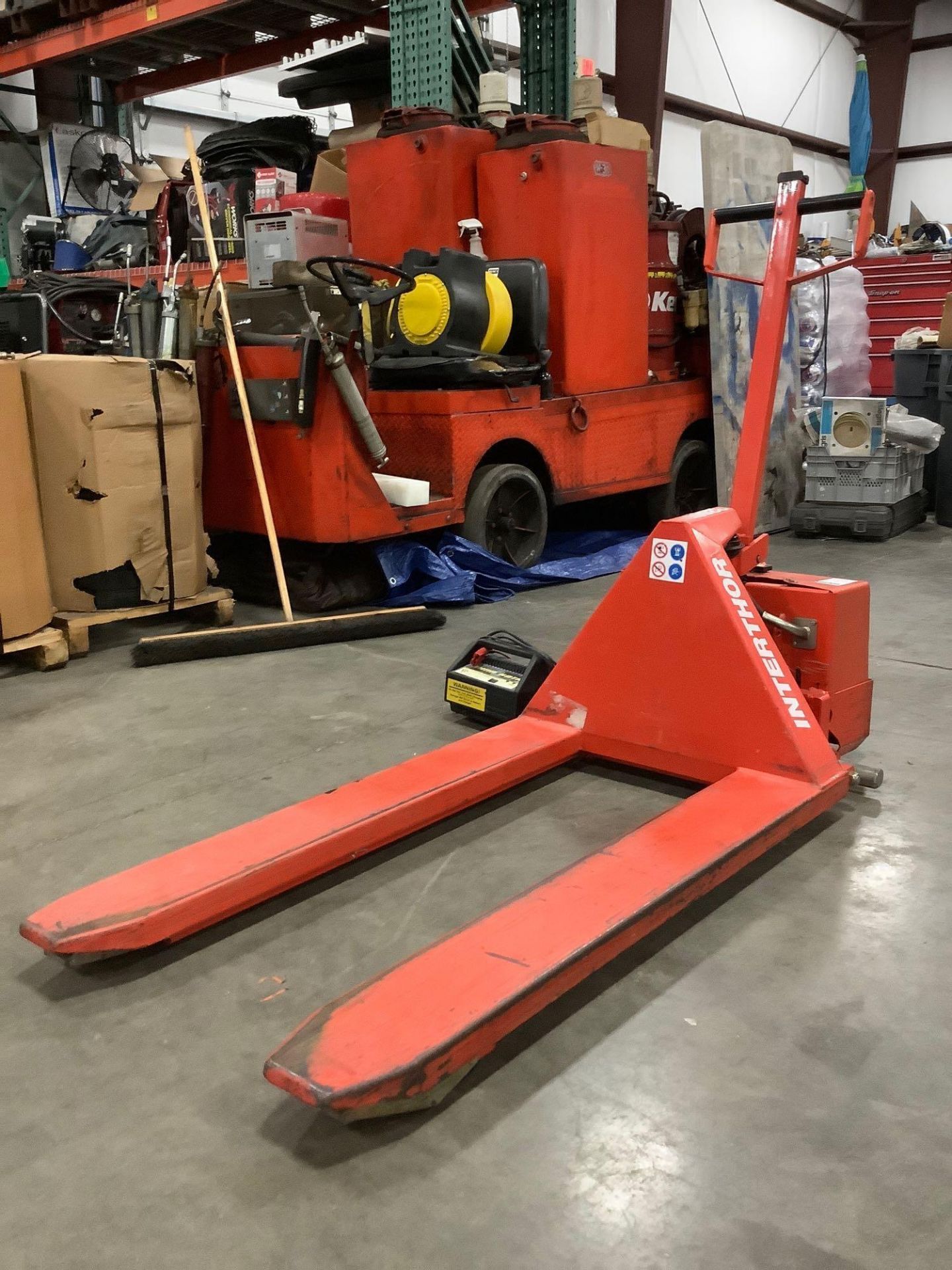 INTERTHOR THORK LIFT PALLET JACK MODEL EHL1000/3, ELECTRIC, 12 VOLTS, APPROX MAX CAPACITY 2200LBS, M - Image 9 of 12