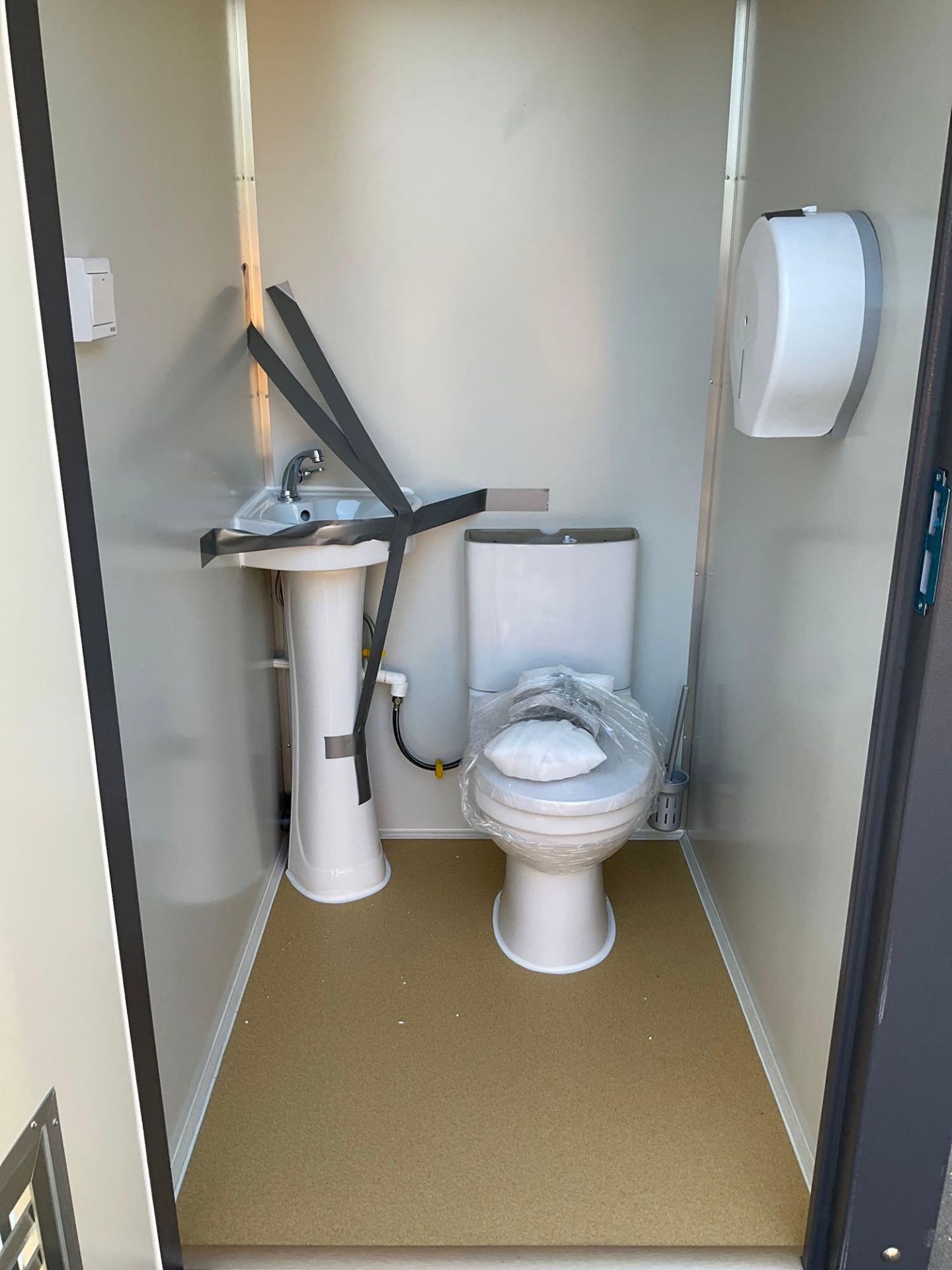 UNUSED PORTABLE DOUBLE BATHROOM UNIT, 2 STALLS, ELECTRIC & PLUMBING HOOK UP WITH EXTERIOR PLUMBING C - Image 11 of 16