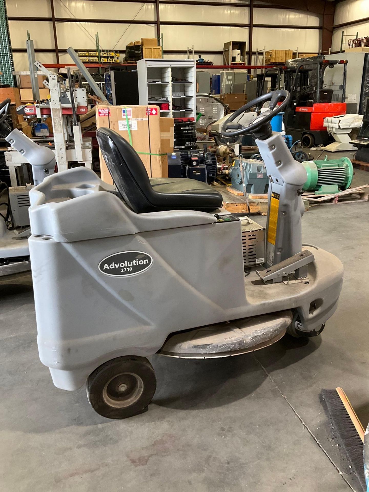 NILFISK ADVANCE RIDE ON FLOOR BURNISHER MODEL ADVOLUTION 2710, ELECTRIC, 36 VOLTS, ONE NEW BATTERY, - Image 6 of 14