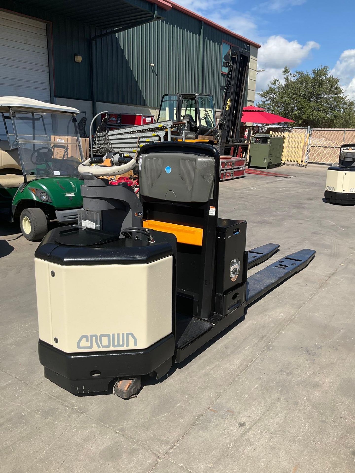 CROWN 4500 SERIES STAND ON PALLET JACK MODEL PC4500-60, ELECTRIC, APPROX 24VOLTS, APPROX MAX CAPACIT