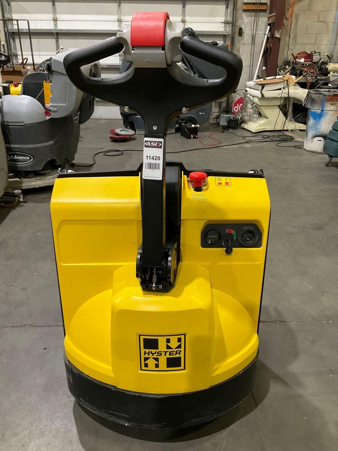 2016 HYSTER PALLET JACK MODEL W45Z-HD, ELECTRIC, APPROX 24 VOLTS, APPROX MAX CAPACITY 4500LBS, RUNS - Image 4 of 12