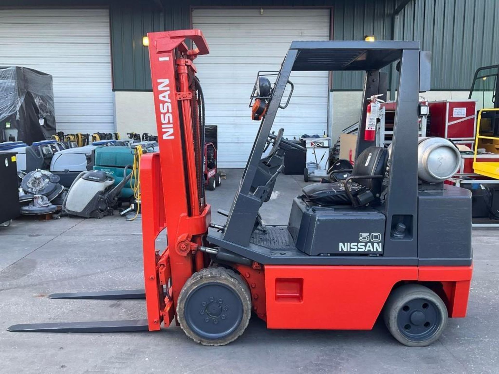 NISSAN FORKLIFT MODEL CPH02A25V, LP POWERED, APPROX MAX CAPACITY 5000LBS, APPROX MAX HEIGHT 130in, T - Image 6 of 11