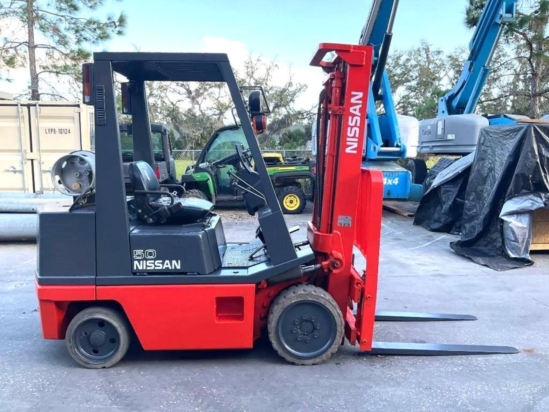 NISSAN FORKLIFT MODEL CPH02A25V, LP POWERED, APPROX MAX CAPACITY 5000LBS, APPROX MAX HEIGHT 130in, T