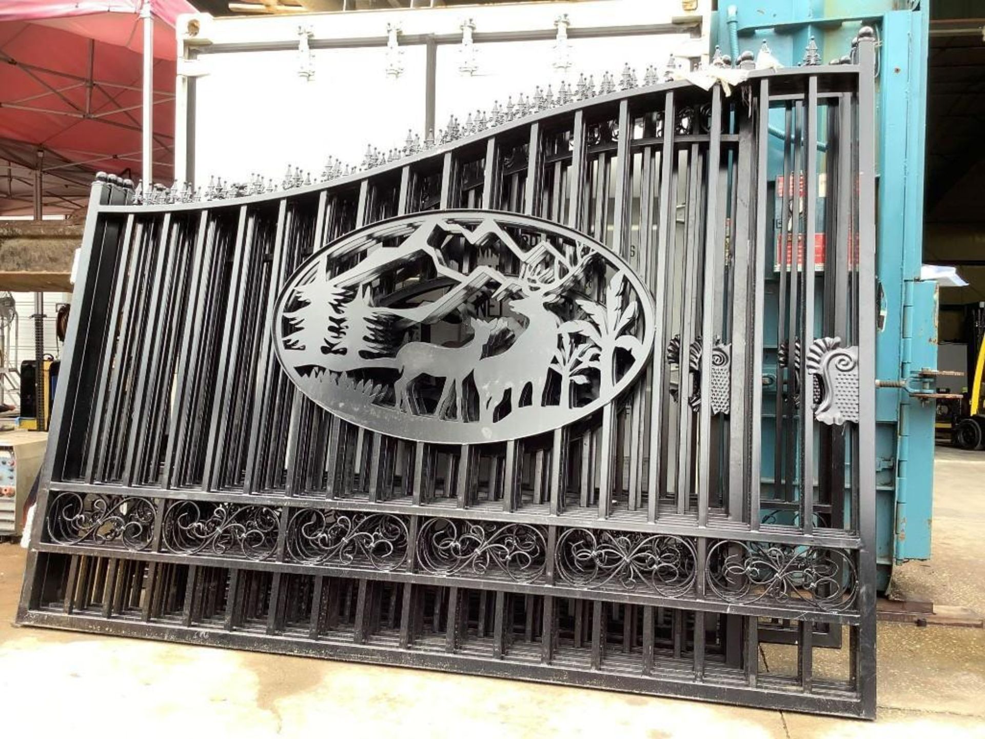 SET OF UNUSED GREAT BEAR 14FT BI PARTING WROUGHT IRON GATES, 7FT EACH PIECE (14' TOTAL WIDTH). 2 PIE