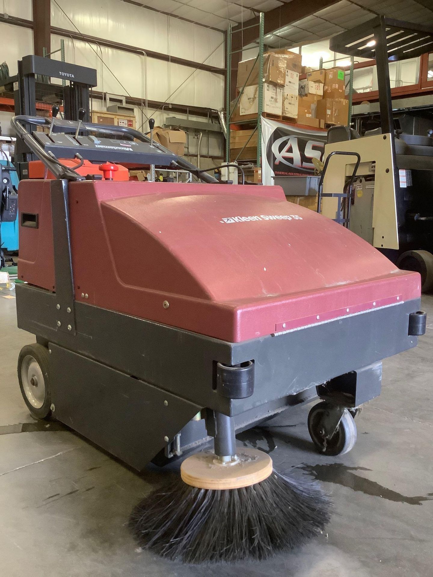 MINUTEMAN KLEEN SWEEP 35 FLOOR SWEEPER MODEL HM360000, ELECTRIC, APPROX DC VOLTS 12 - Image 3 of 9