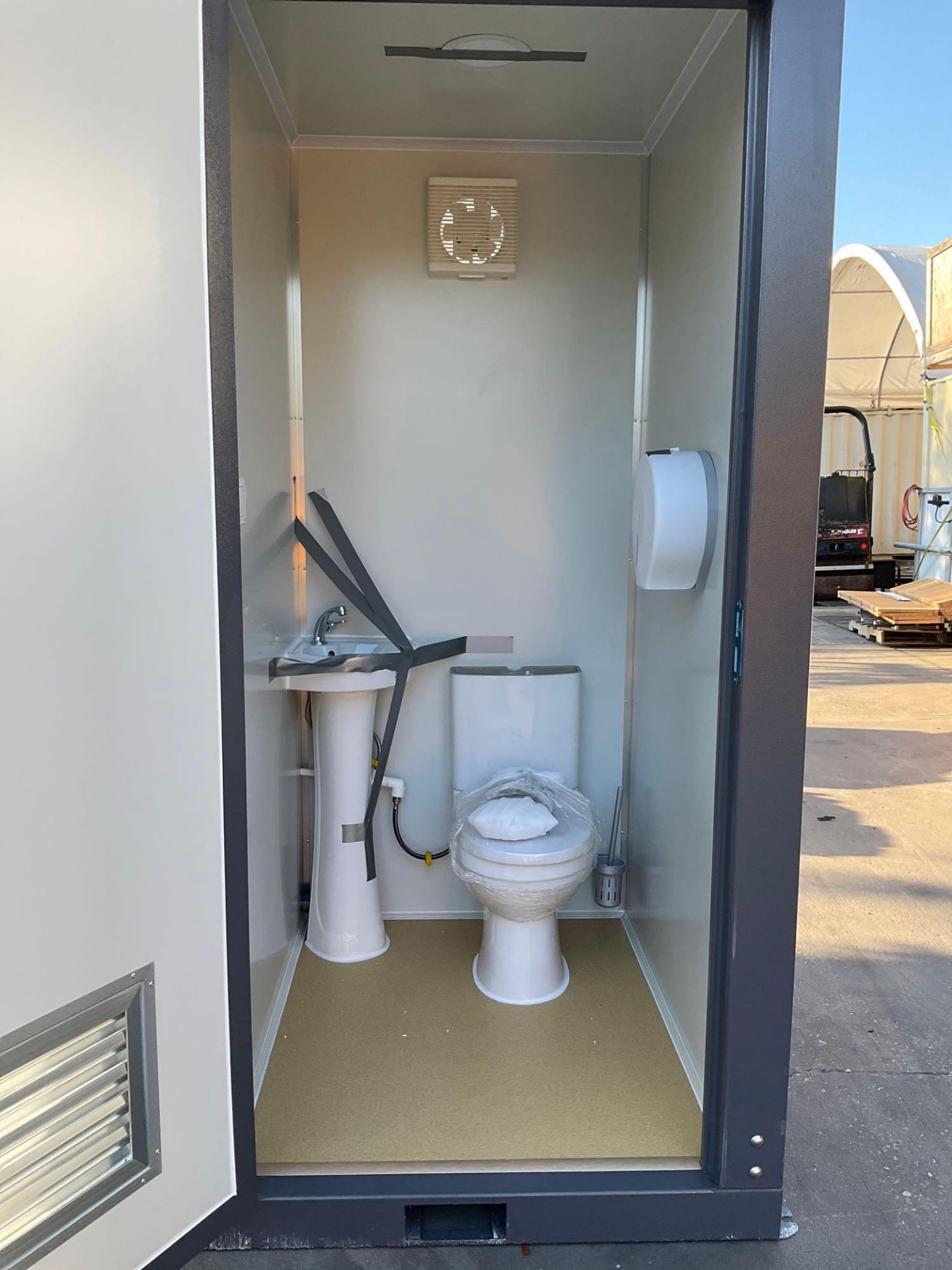 UNUSED PORTABLE DOUBLE BATHROOM UNIT, 2 STALLS, ELECTRIC & PLUMBING HOOK UP WITH EXTERIOR PLUMBING C - Image 10 of 16