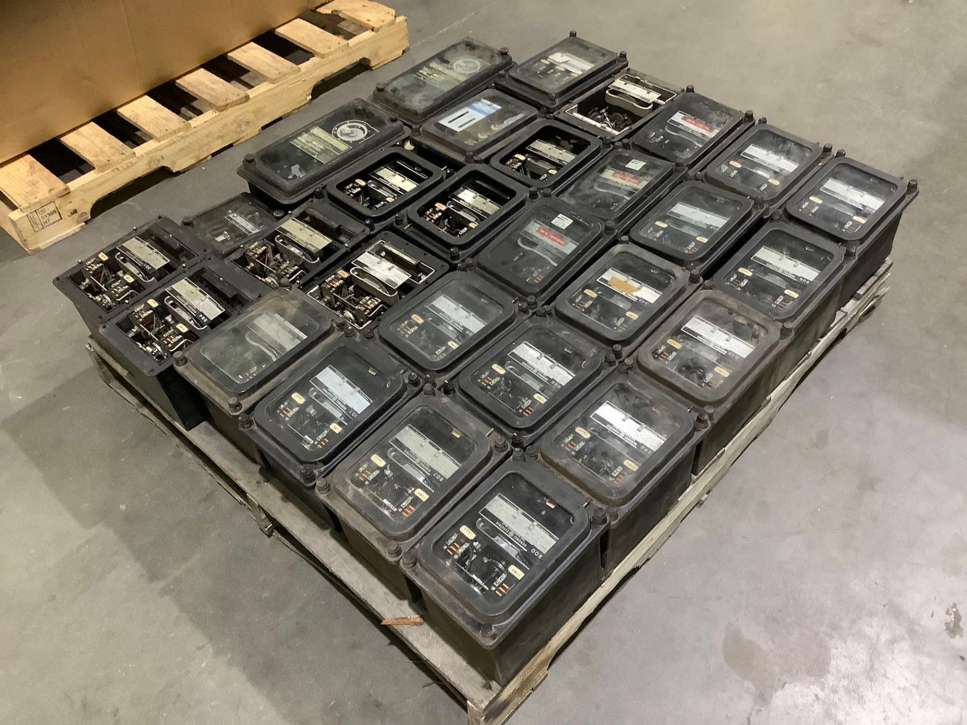 PALLET OF ASSORTED GENERAL ELECTRIC RELY, GENERAL ELECTRIC TIME OVERCURRENT RELAY, GENERAL ELECTRIC - Image 4 of 8