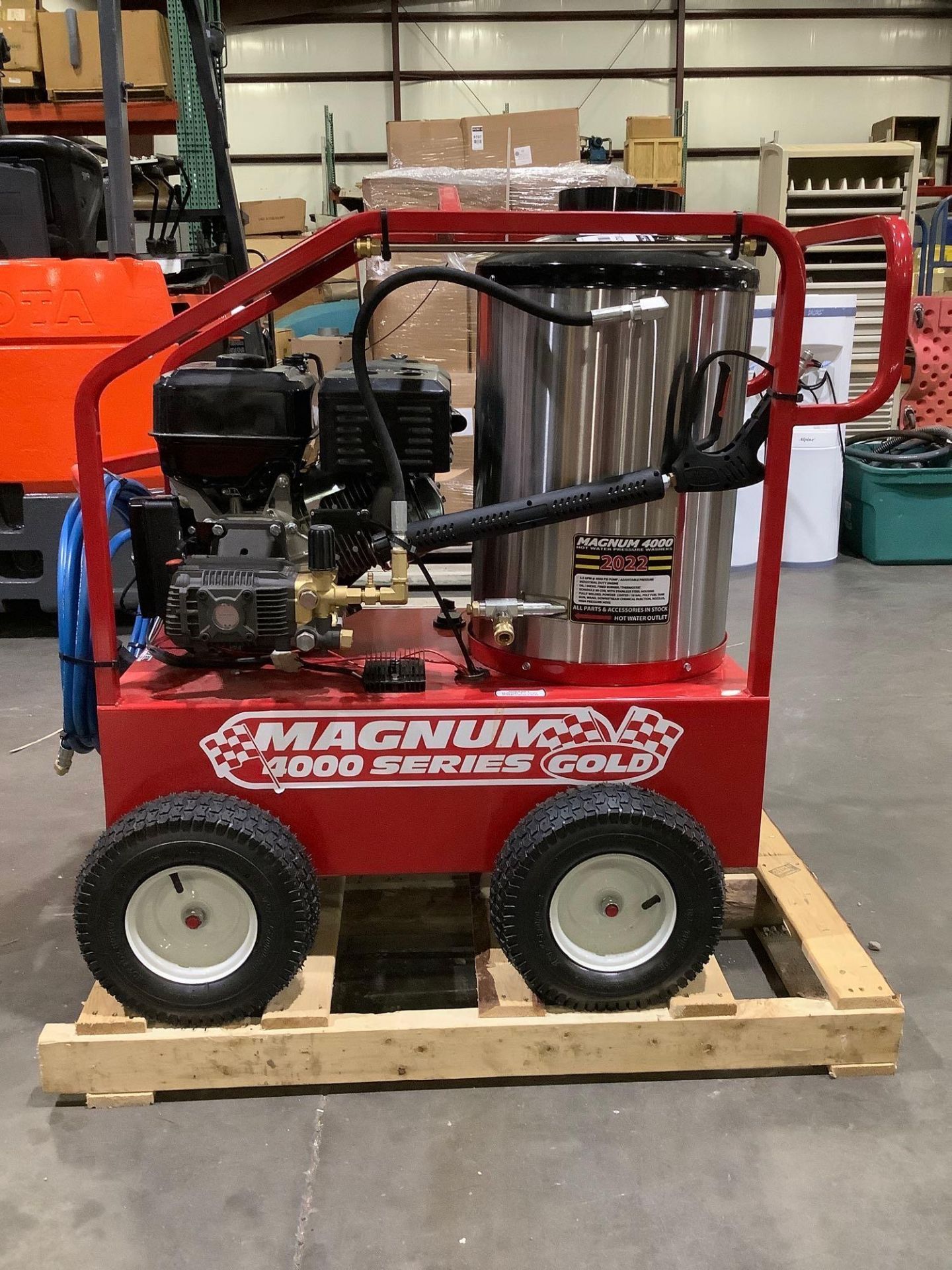 UNUSED 2022 MAGNUM 4000 SERIES GOLD HOT WATER PRESSURE WASHER,DIESEL GAS POWER, ELECTRIC START, APPR - Image 9 of 14