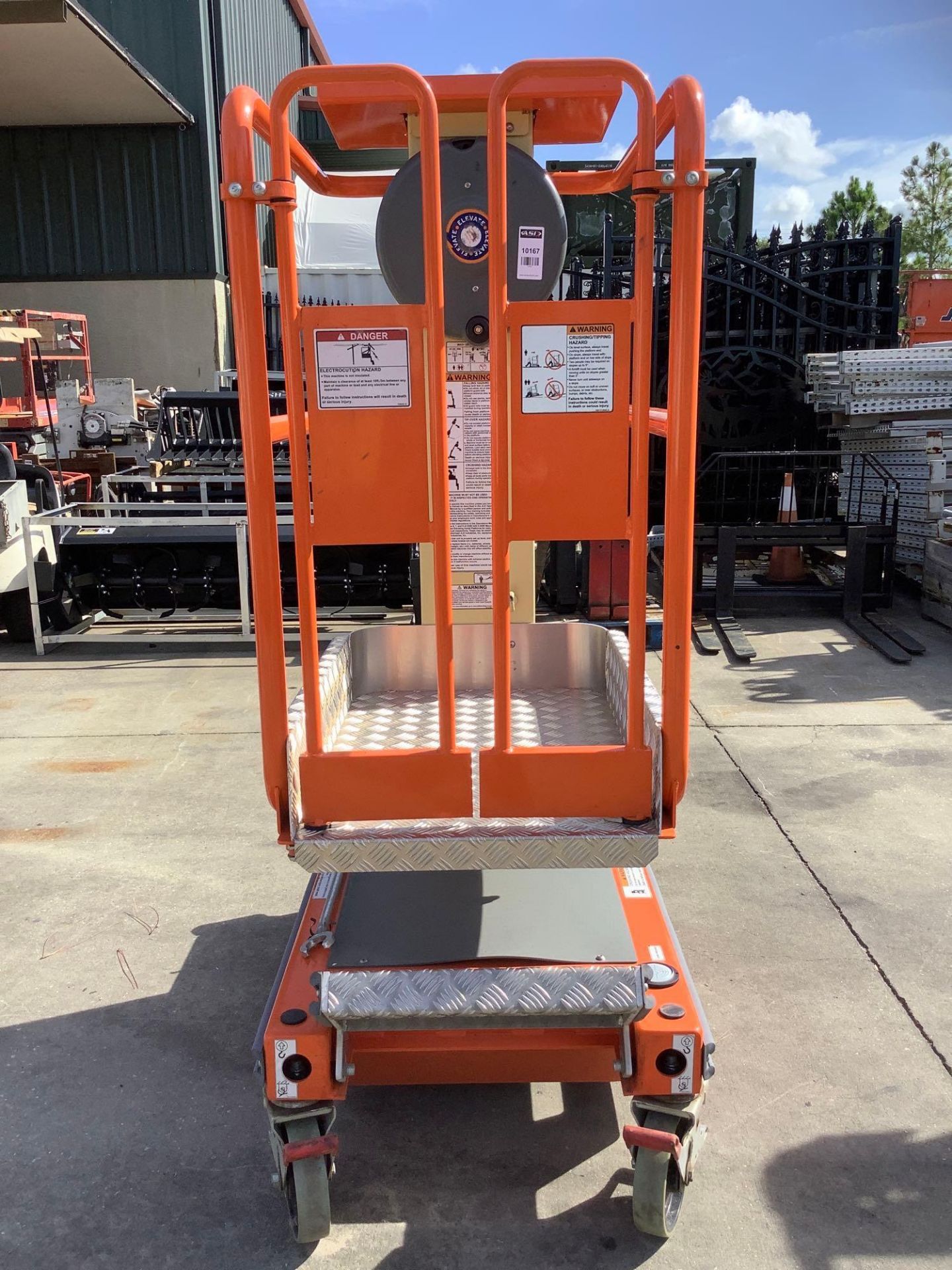 2018 JLG ECOLIFT 70,MANUAL, APPROX MAX PLATFORM HEIGHT 7FT, NON MARKING TIRES - Image 8 of 10
