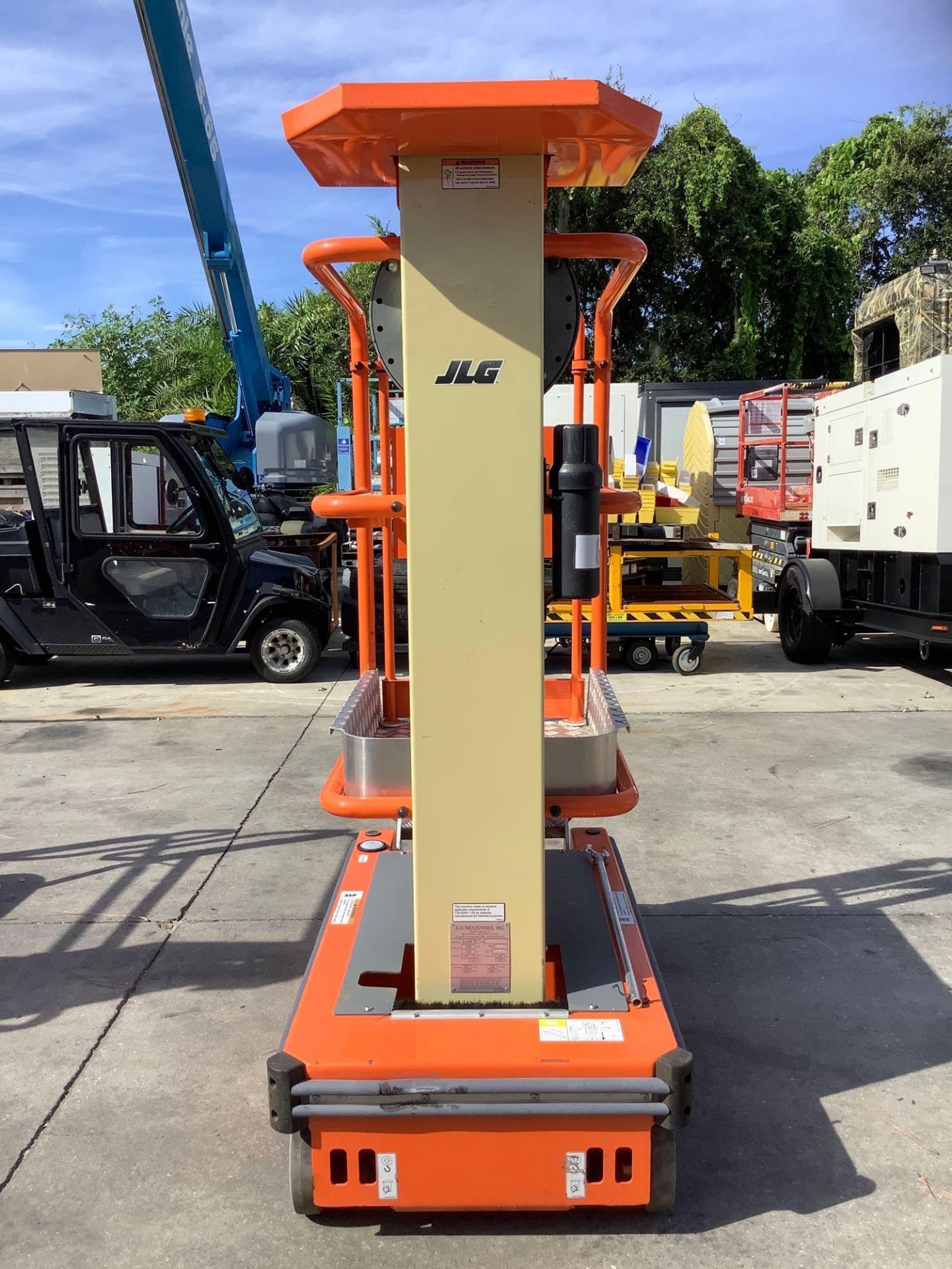2018 JLG ECOLIFT 70,MANUAL, APPROX MAX PLATFORM HEIGHT 7FT, NON MARKING TIRES - Image 5 of 10