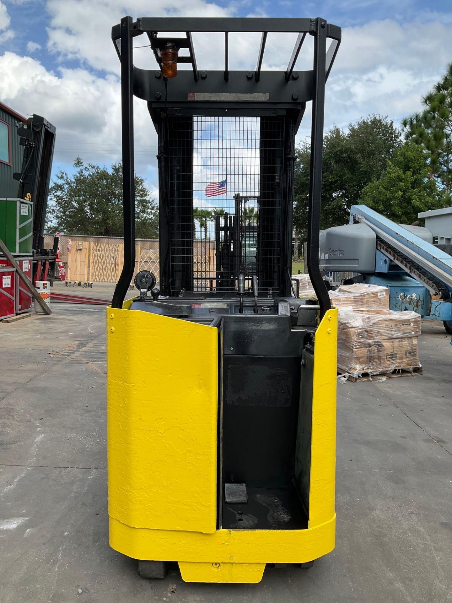 HYSTER FORKLIFT MODEL N40ER, ELECTRIC, APPROX MAX CAPACITY 4000LBS, APPROX MAX HEIGHT 213in, TILT, S - Image 4 of 13