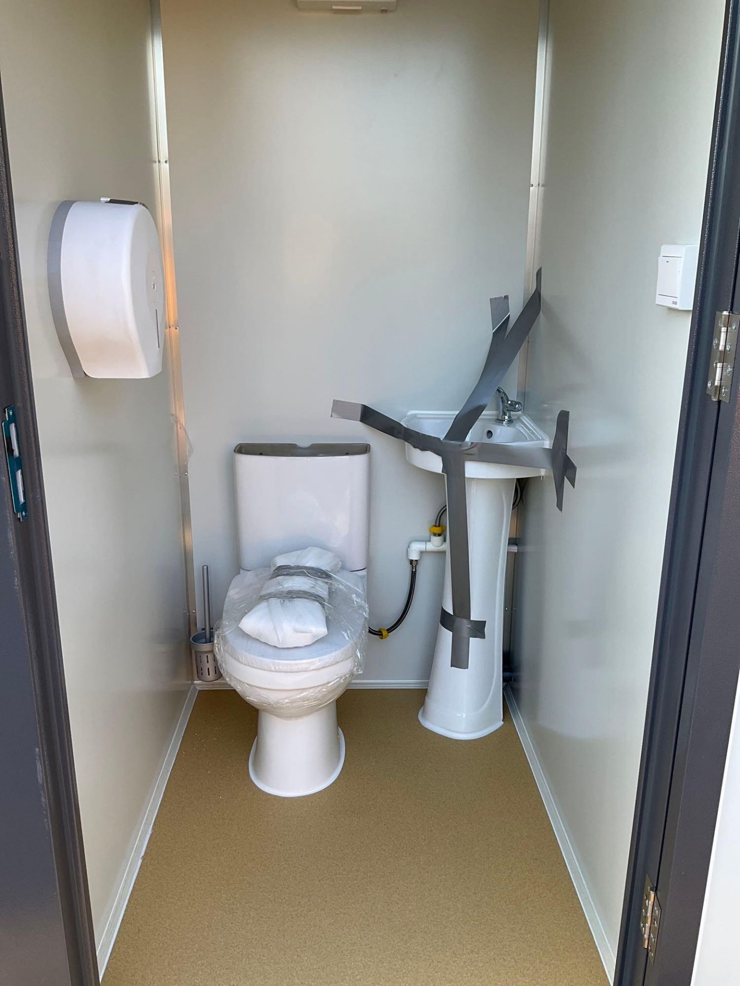 UNUSED PORTABLE DOUBLE BATHROOM UNIT, 2 STALLS, ELECTRIC & PLUMBING HOOK UP WITH EXTERIOR PLUMBING C - Image 15 of 16