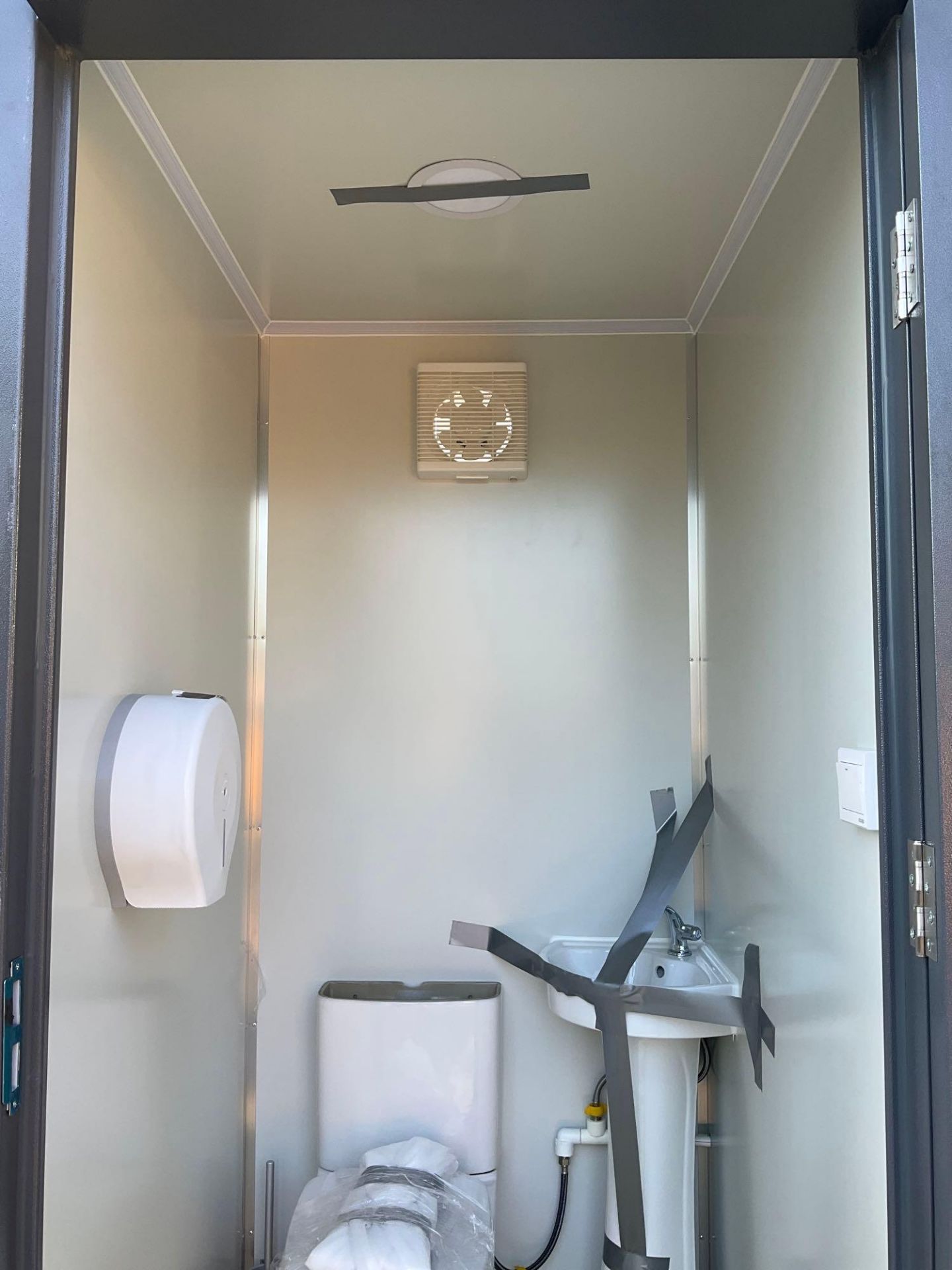 UNUSED PORTABLE DOUBLE BATHROOM UNIT, 2 STALLS, ELECTRIC & PLUMBING HOOK UP WITH EXTERIOR PLUMBING C - Image 16 of 16