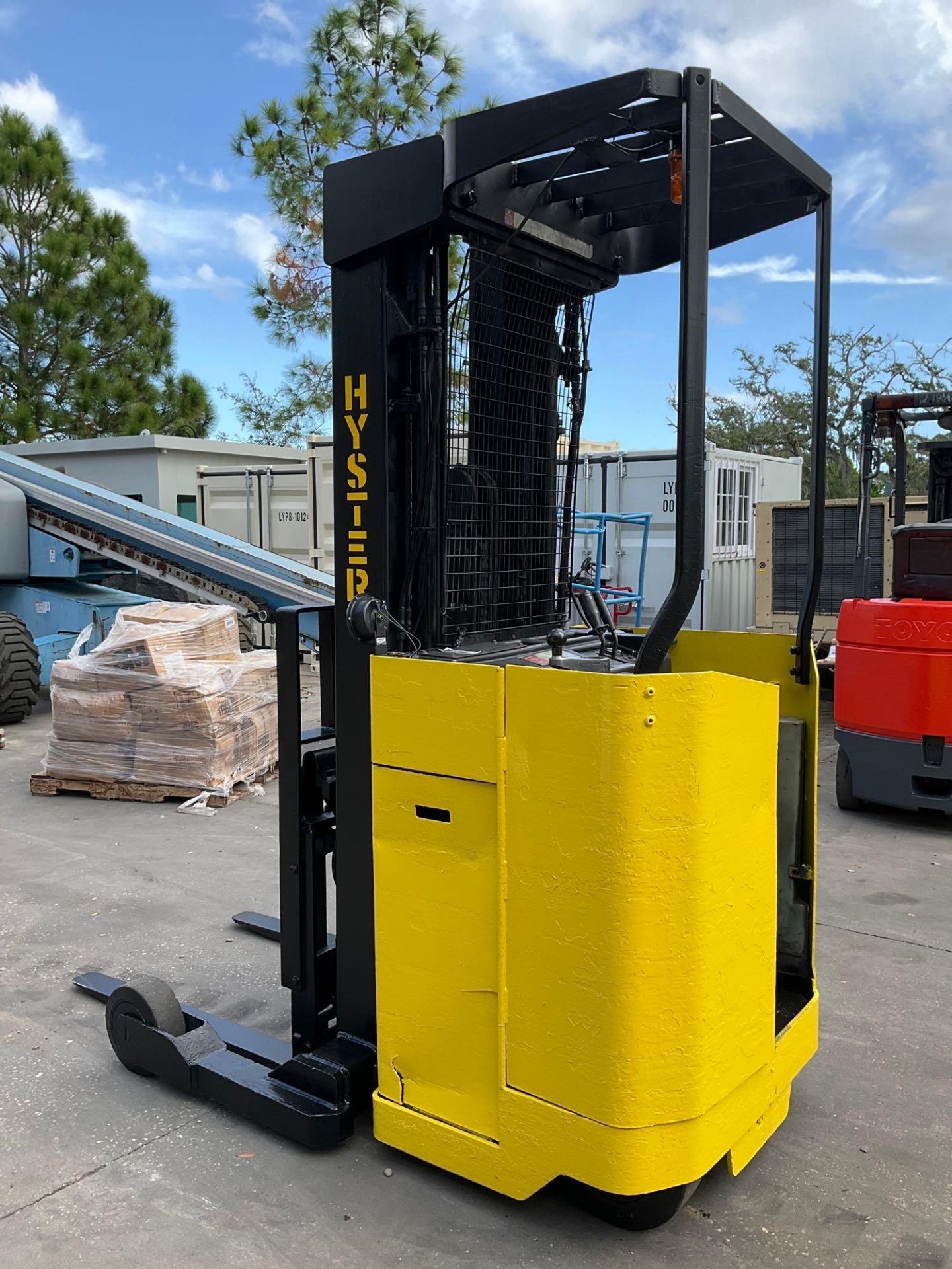 HYSTER FORKLIFT MODEL N40ER, ELECTRIC, APPROX MAX CAPACITY 4000LBS, APPROX MAX HEIGHT 213in, TILT, S - Image 3 of 13