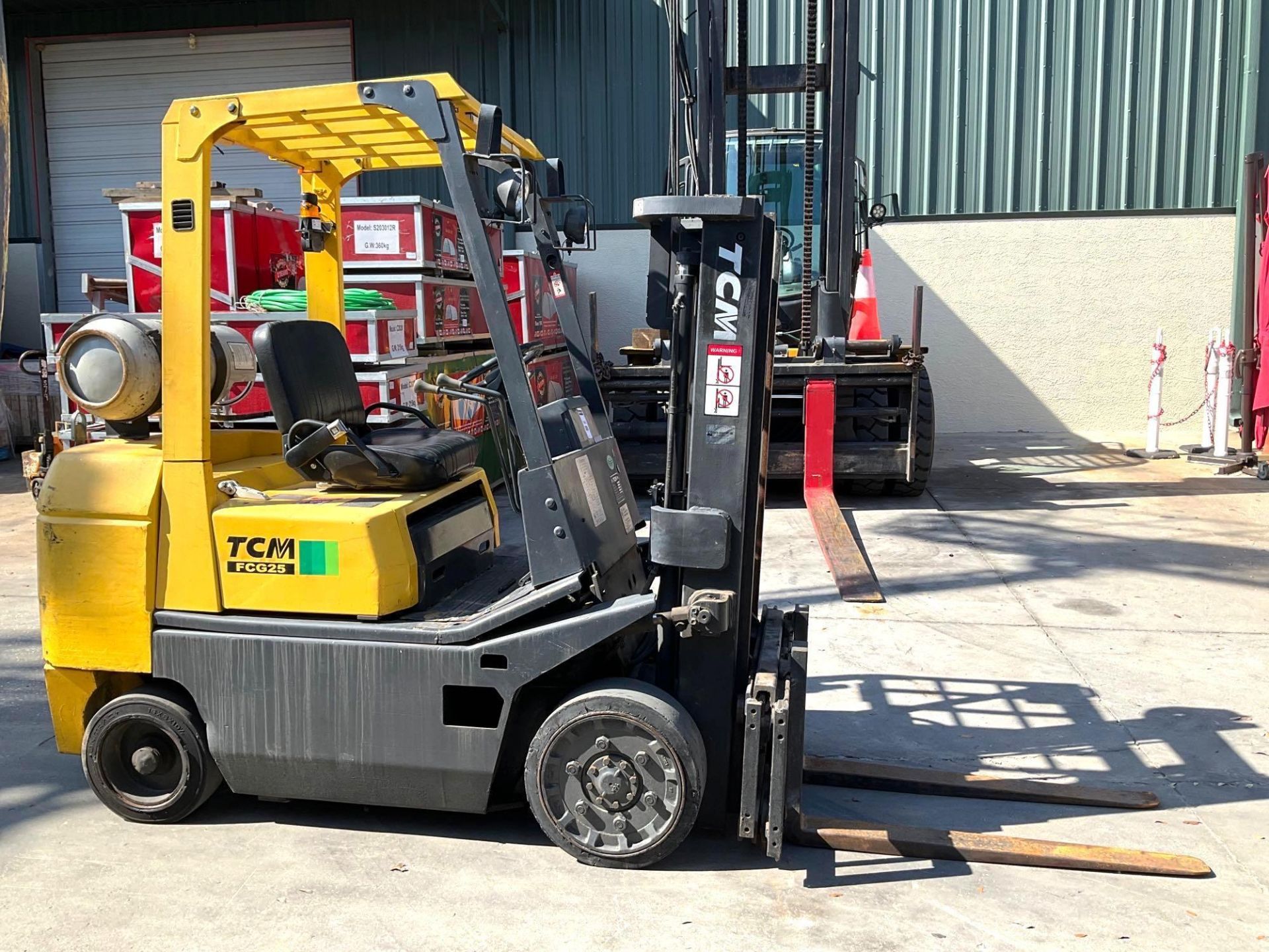 TCM FORKLIFT MODEL FCG25T7T, LP POWERED , APPROX MAX CAPACITY 4600LBS, APPROX MAX HEIGHT 189in, TILT
