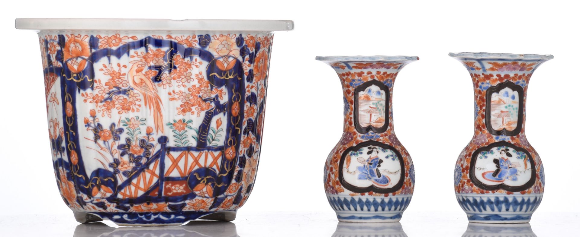 (T) A collection of Japanese Imari ware, Meiji period, Tallest H 19 - ø 34,5 cm (10) - Image 12 of 18