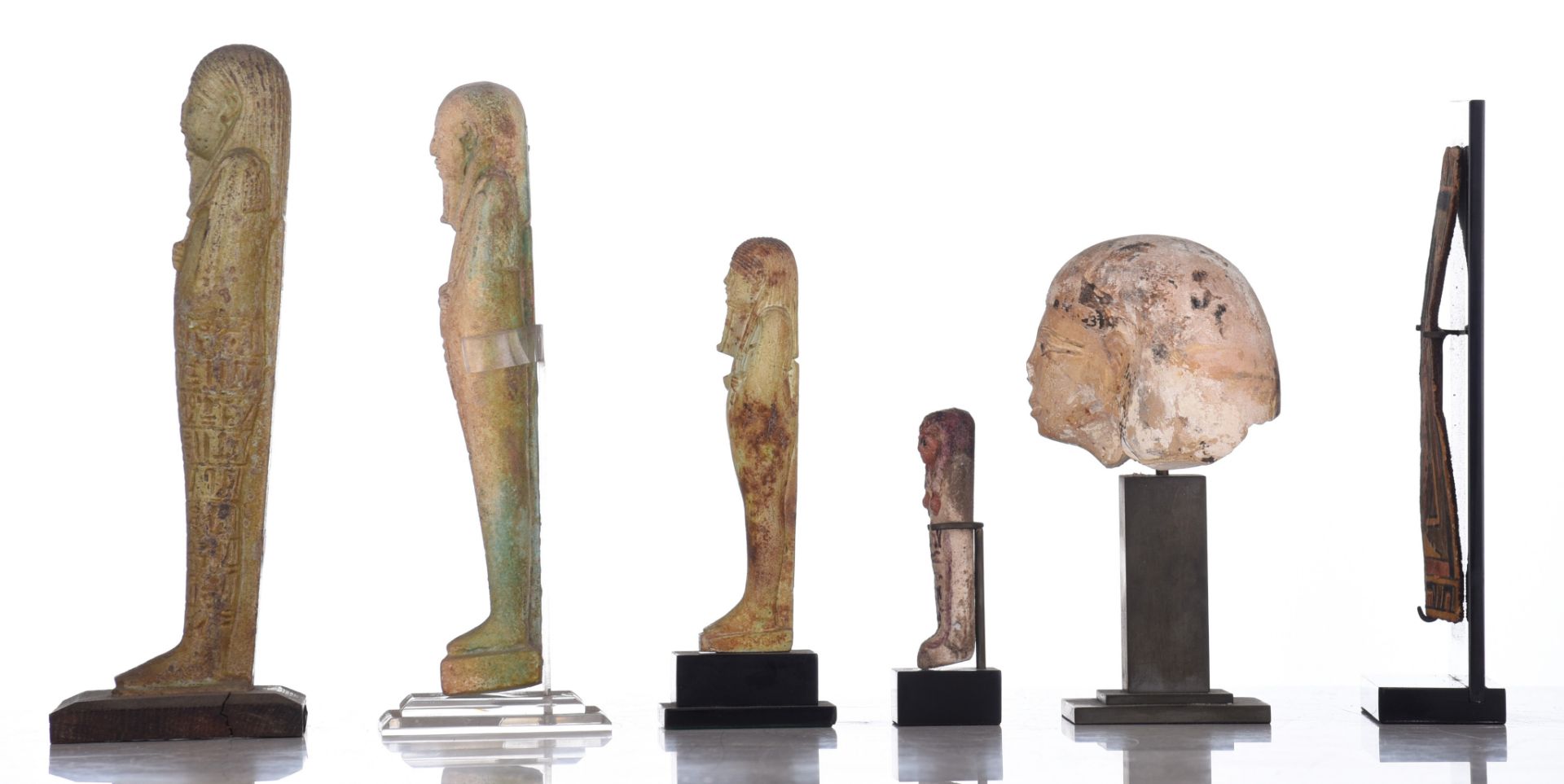 A collection of 10 Egyptian works of art in various materials, 7,6 - 23,5 cm (+) - Image 3 of 9