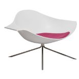 A white 'Low Lotus' chair, designed by Roy Scheemaker for Artifort, H 68 - W 116 cm