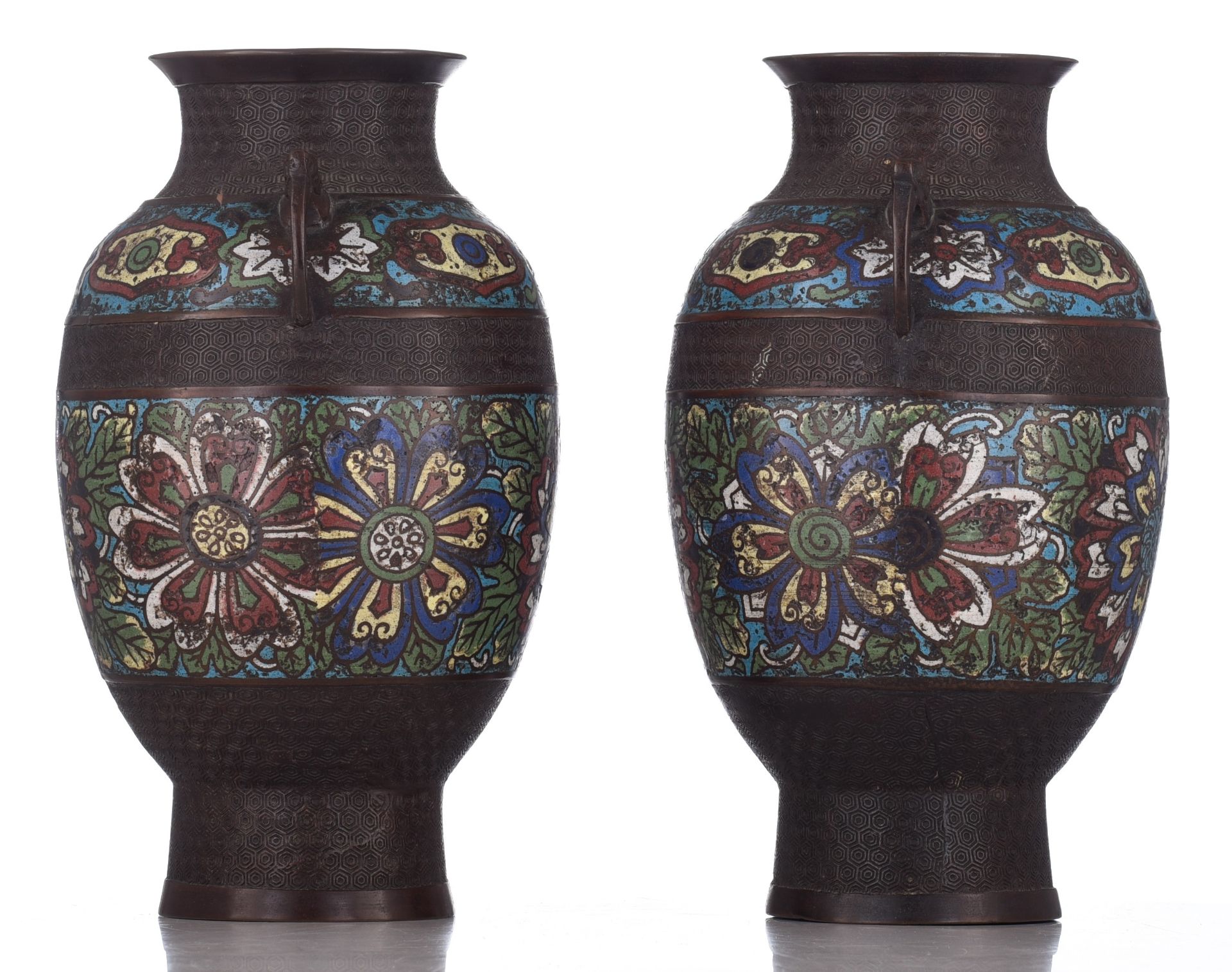 A collection of Japanese champlevé and cloisonné enamelled bronze ware, late 19thC/20thC, Tallest H - Image 27 of 37