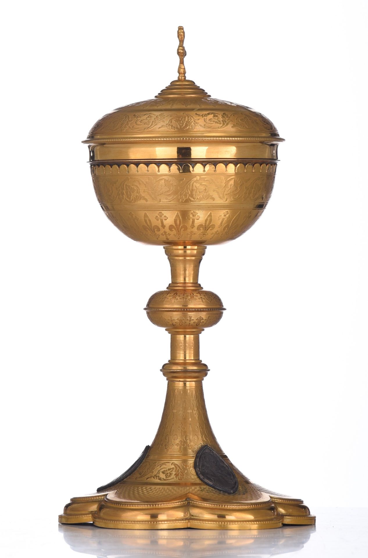 A 20thC Gothic Revival gilt brass solar monstrance, H 50 cm; added a silver and gilt silver ciborium - Image 3 of 12