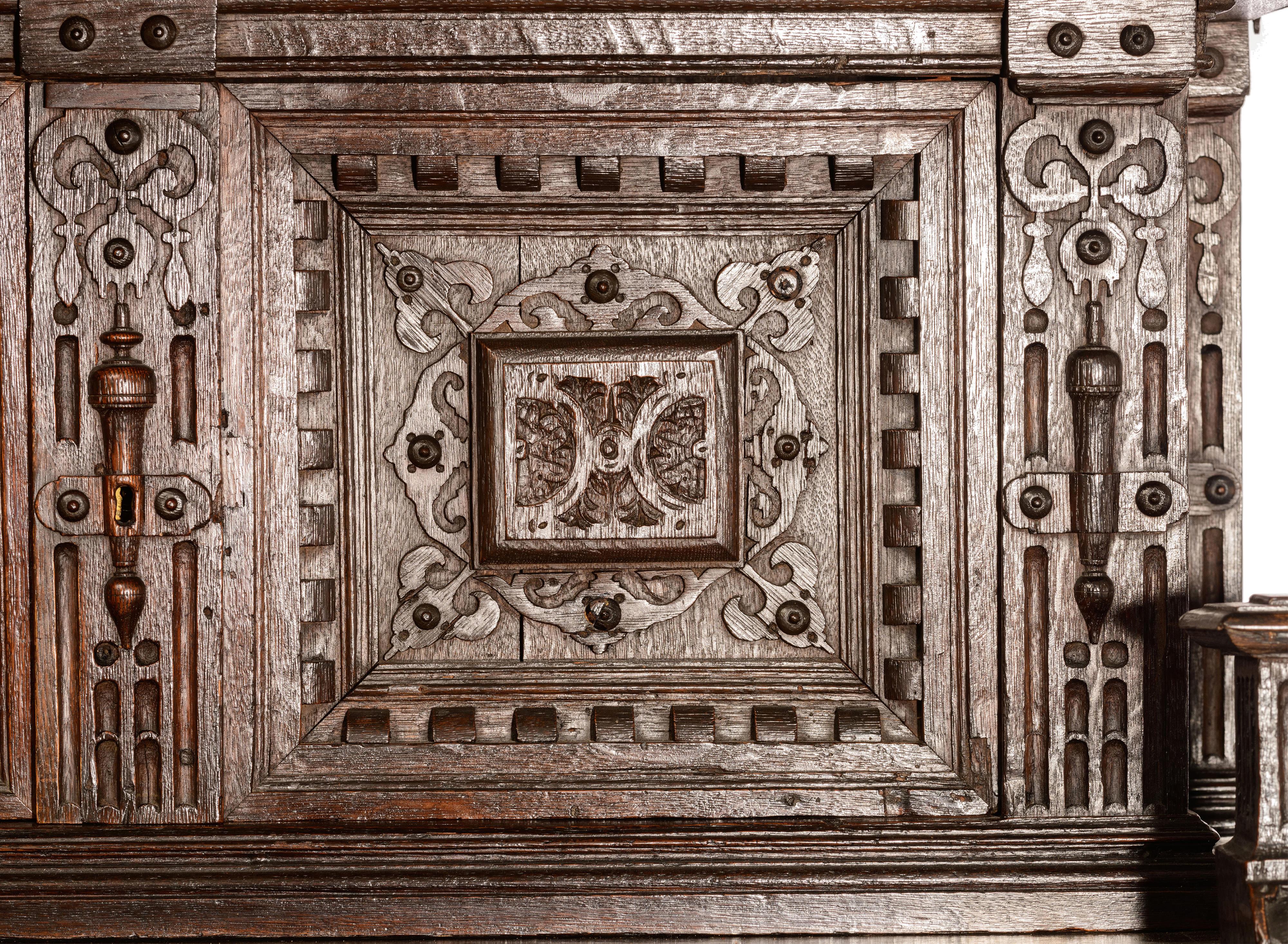 (T) A Flemish Renaissance carved oak cupboard, 17thC, H 178 - W 137 - D 69 cm - Image 11 of 12