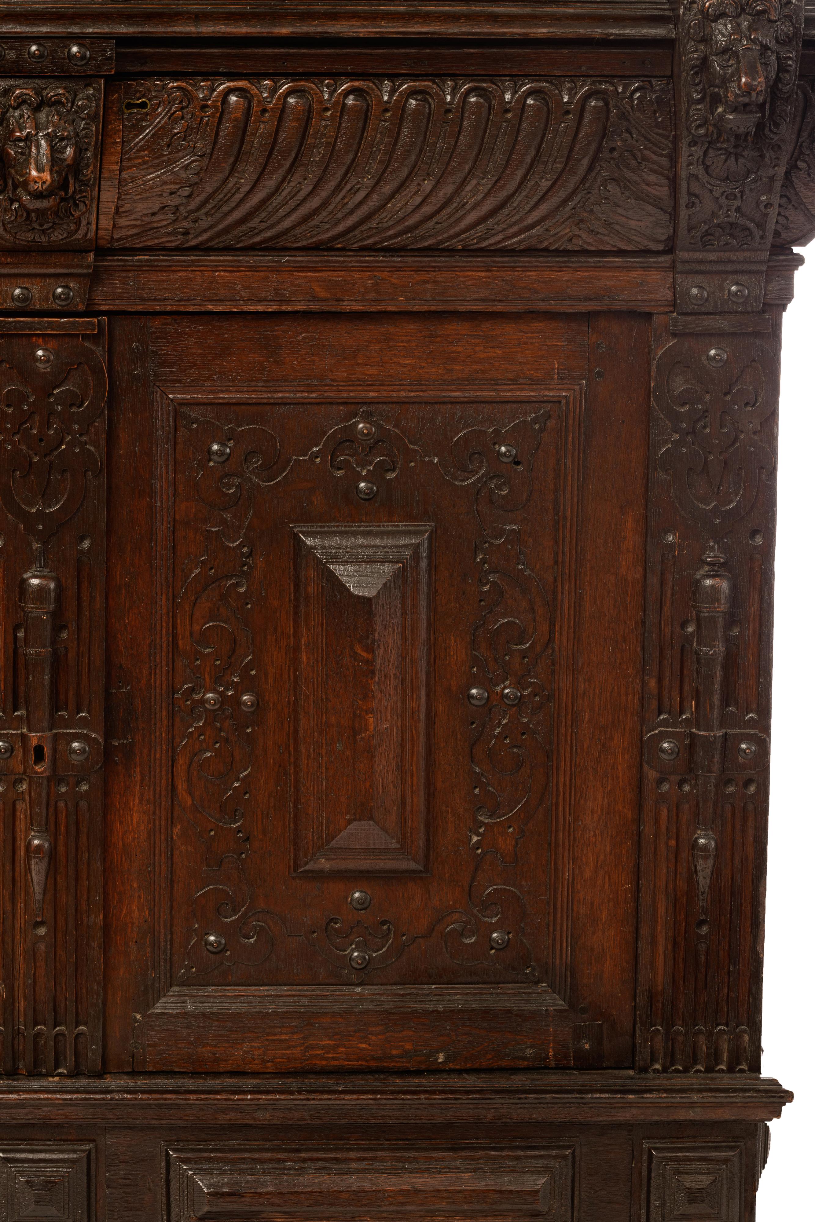 (T) A Flemish Renaissance carved oak cupboard, 17thC, H 178 - W 137 - D 69 cm - Image 7 of 12