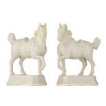 A pair of Dutch Delft white-glazed figures of circus horses, 18thC, H 14 cm