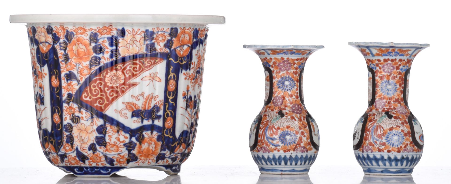(T) A collection of Japanese Imari ware, Meiji period, Tallest H 19 - ø 34,5 cm (10) - Image 11 of 18
