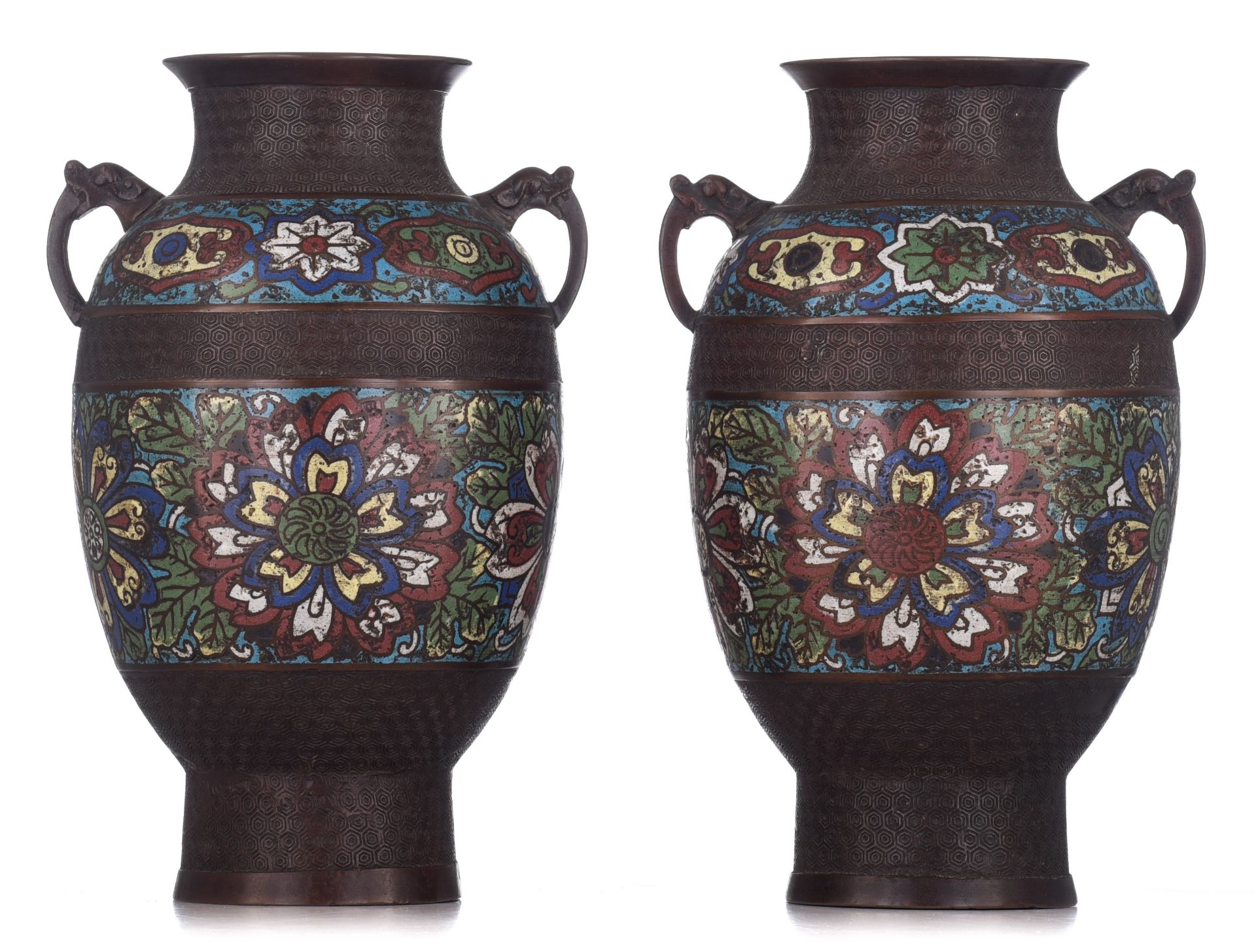 A collection of Japanese champlevé and cloisonné enamelled bronze ware, late 19thC/20thC, Tallest H - Image 26 of 37